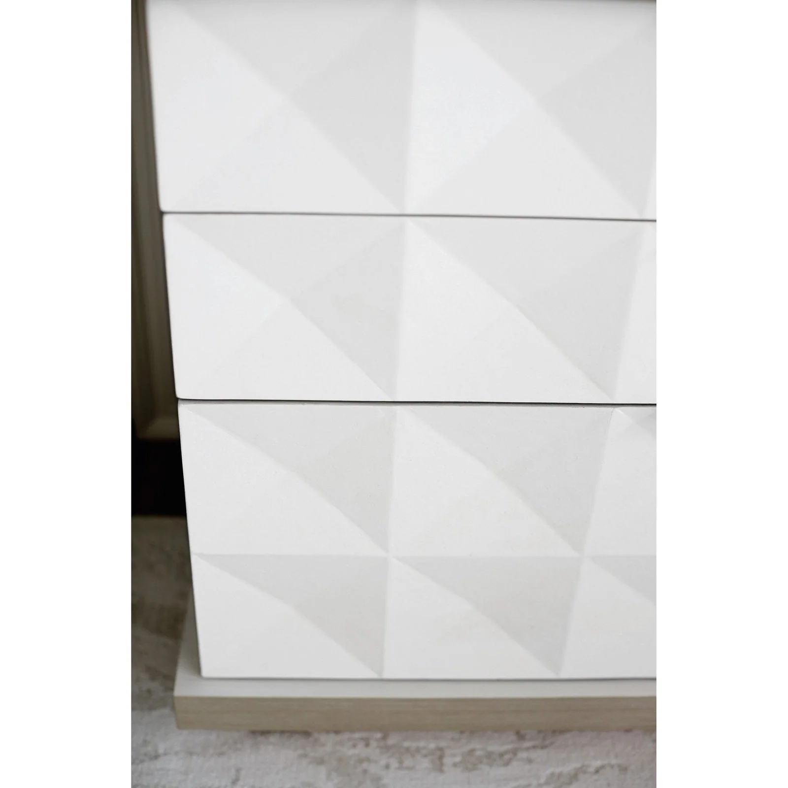 Bernhardt Axiom Nightstand 236 Y35 - Image 12