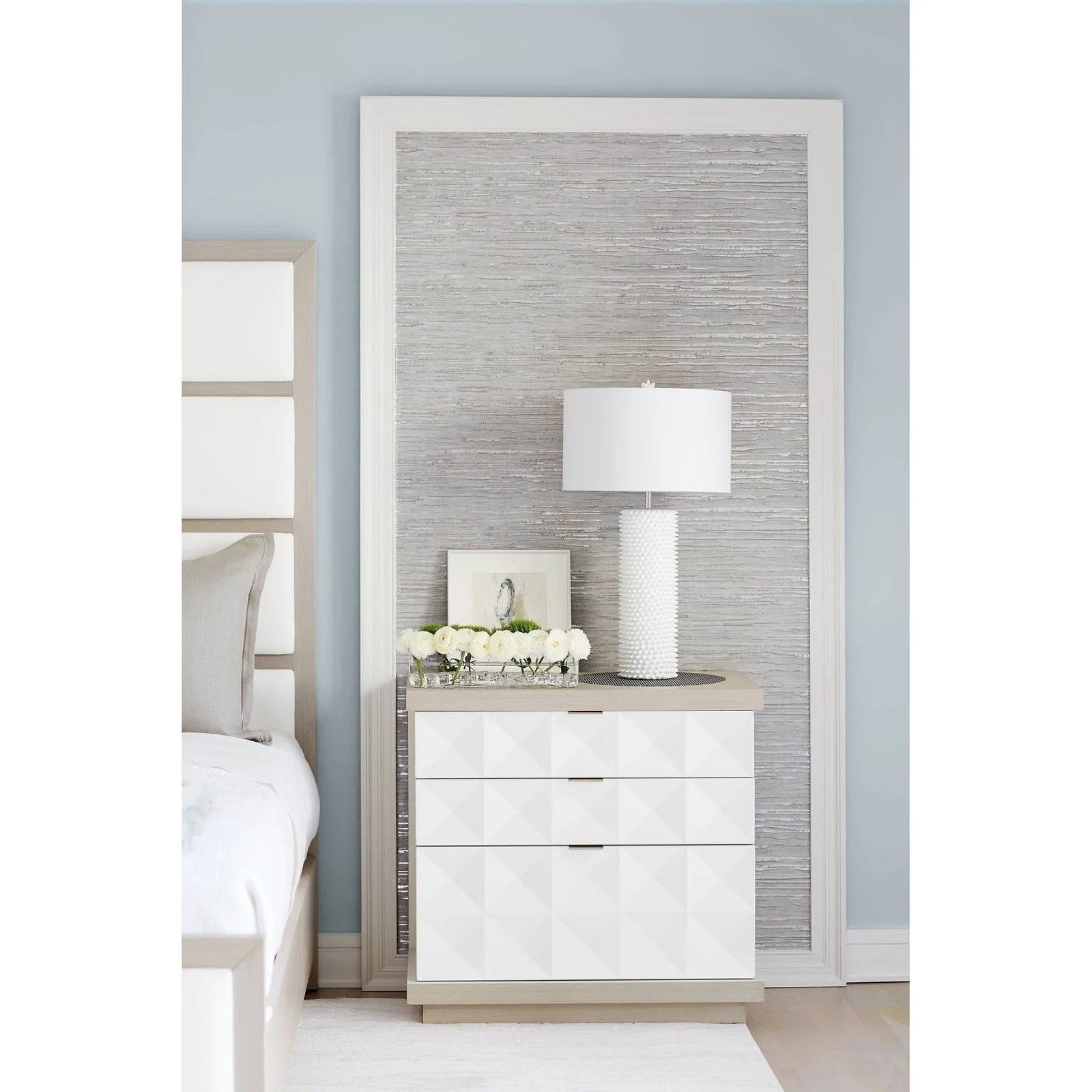 Bernhardt Axiom Nightstand 236 Y35 - Image 4