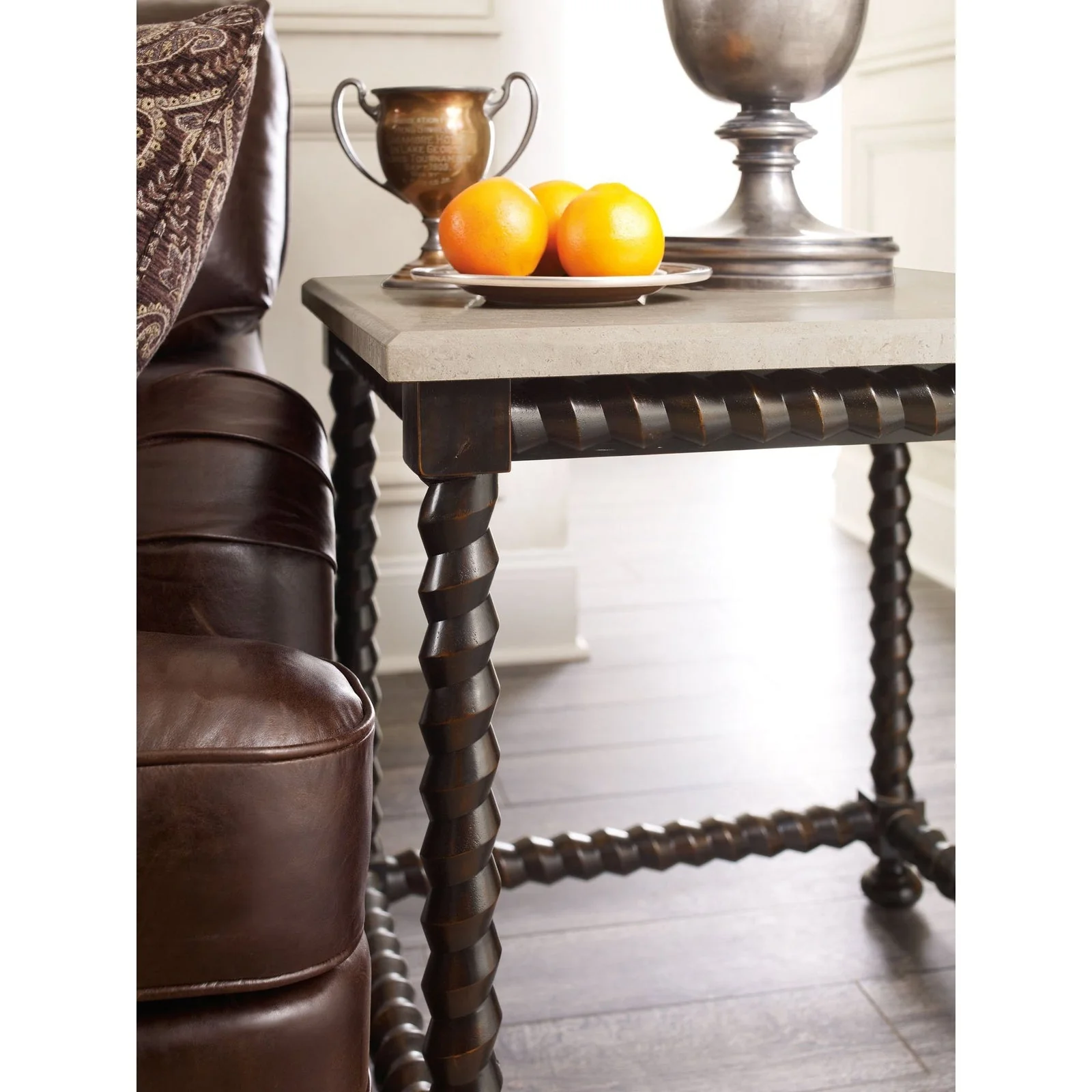 Bernhardt Cordova End Table Y25 - Image 3