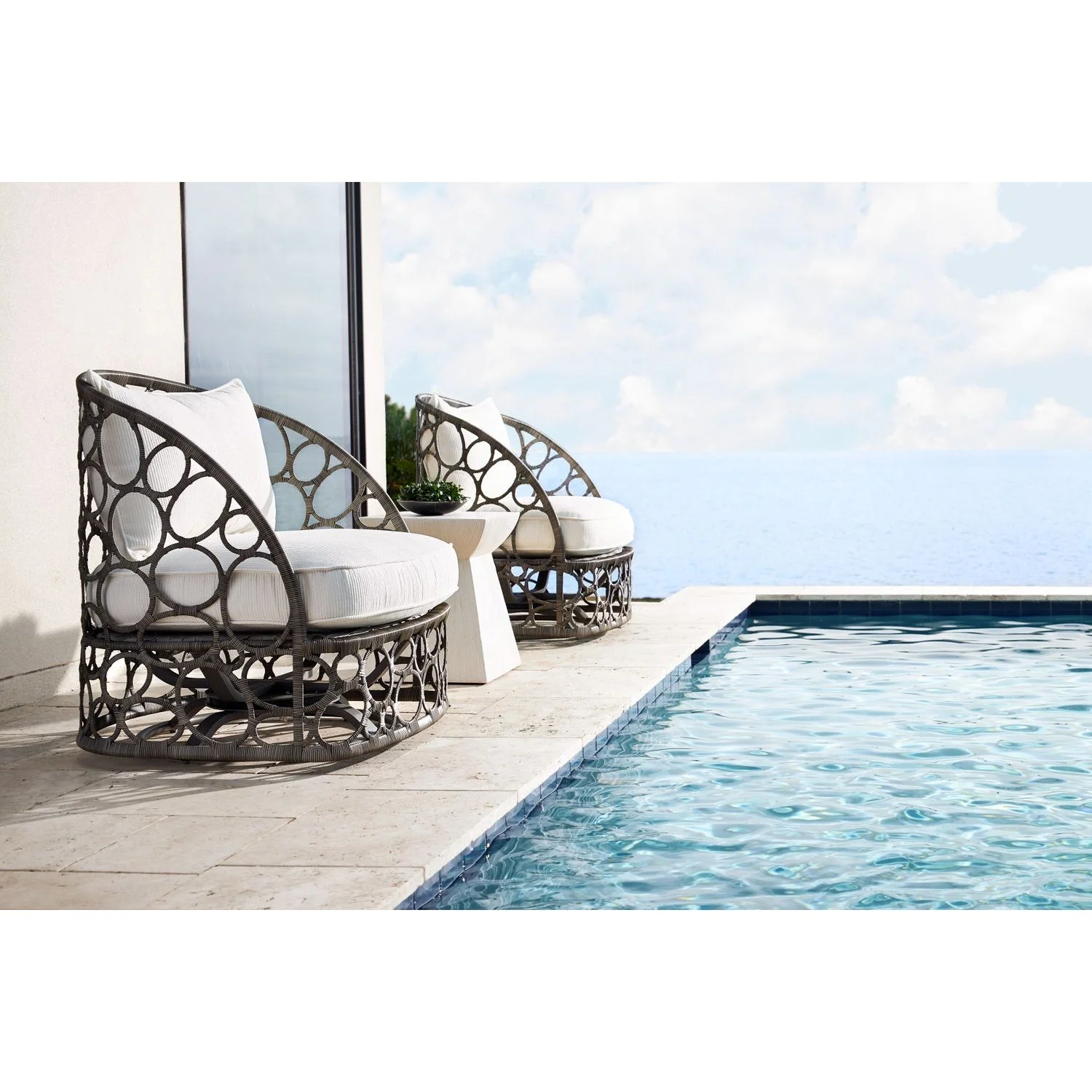 Bernhardt Exteriors Casitas Accent Table Y25 - Image 3