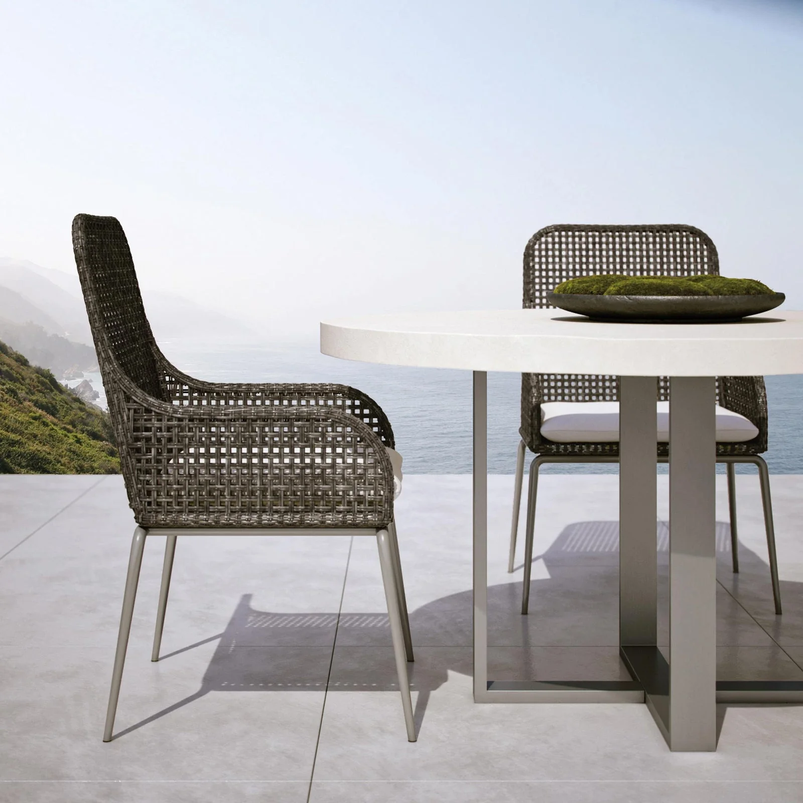 Bernhardt Exteriors Del Mar Round Dining Table Y25 - Image 3