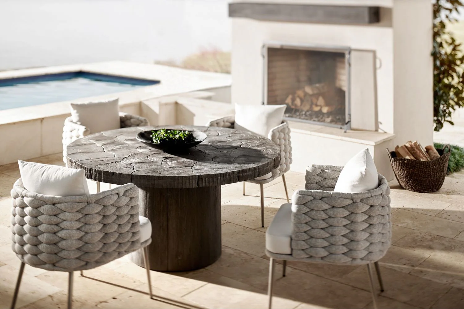 Bernhardt Exteriors Madura Dining Table Y25 - Image 2