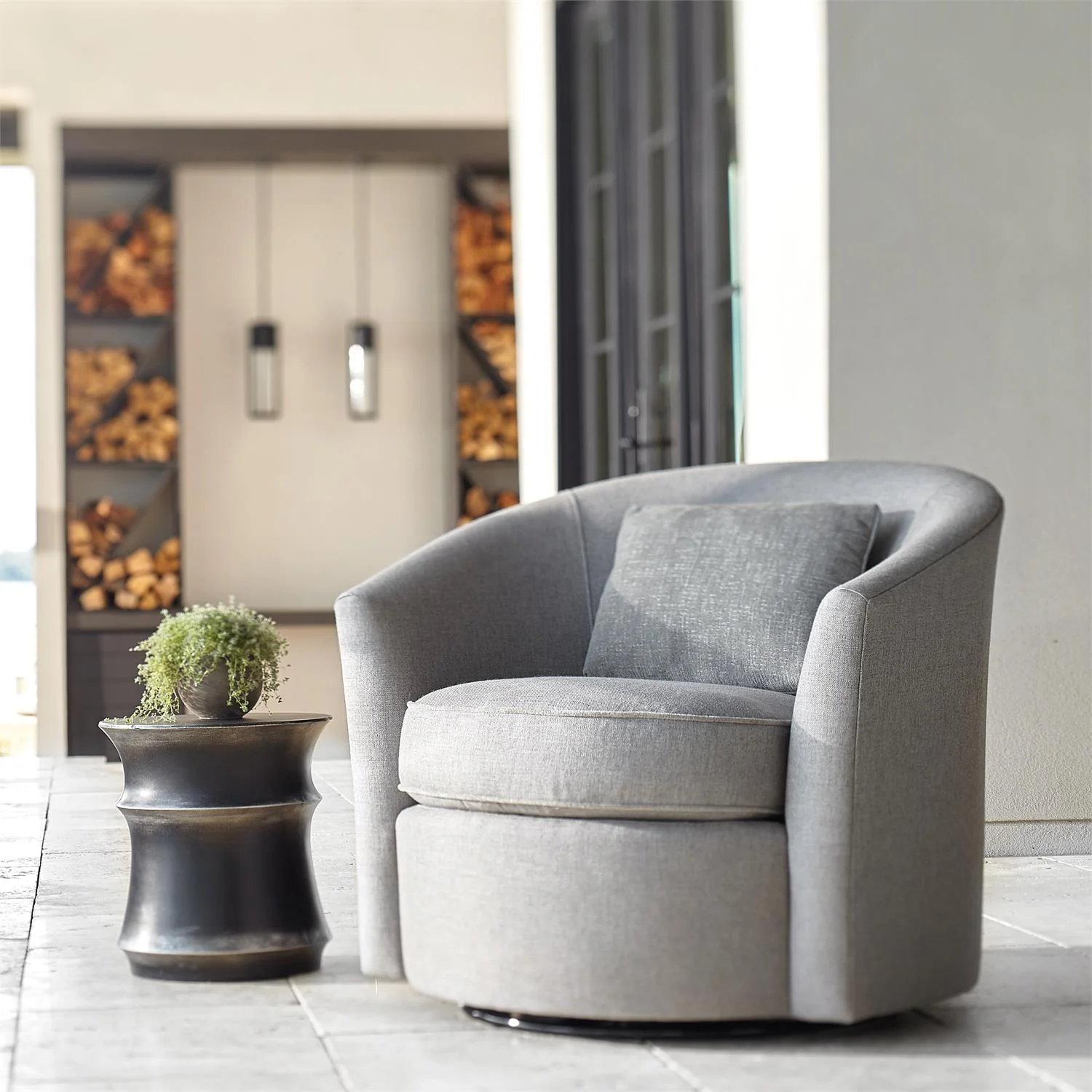 Bernhardt Exteriors Maya Round Accent Table Y25 - Image 2