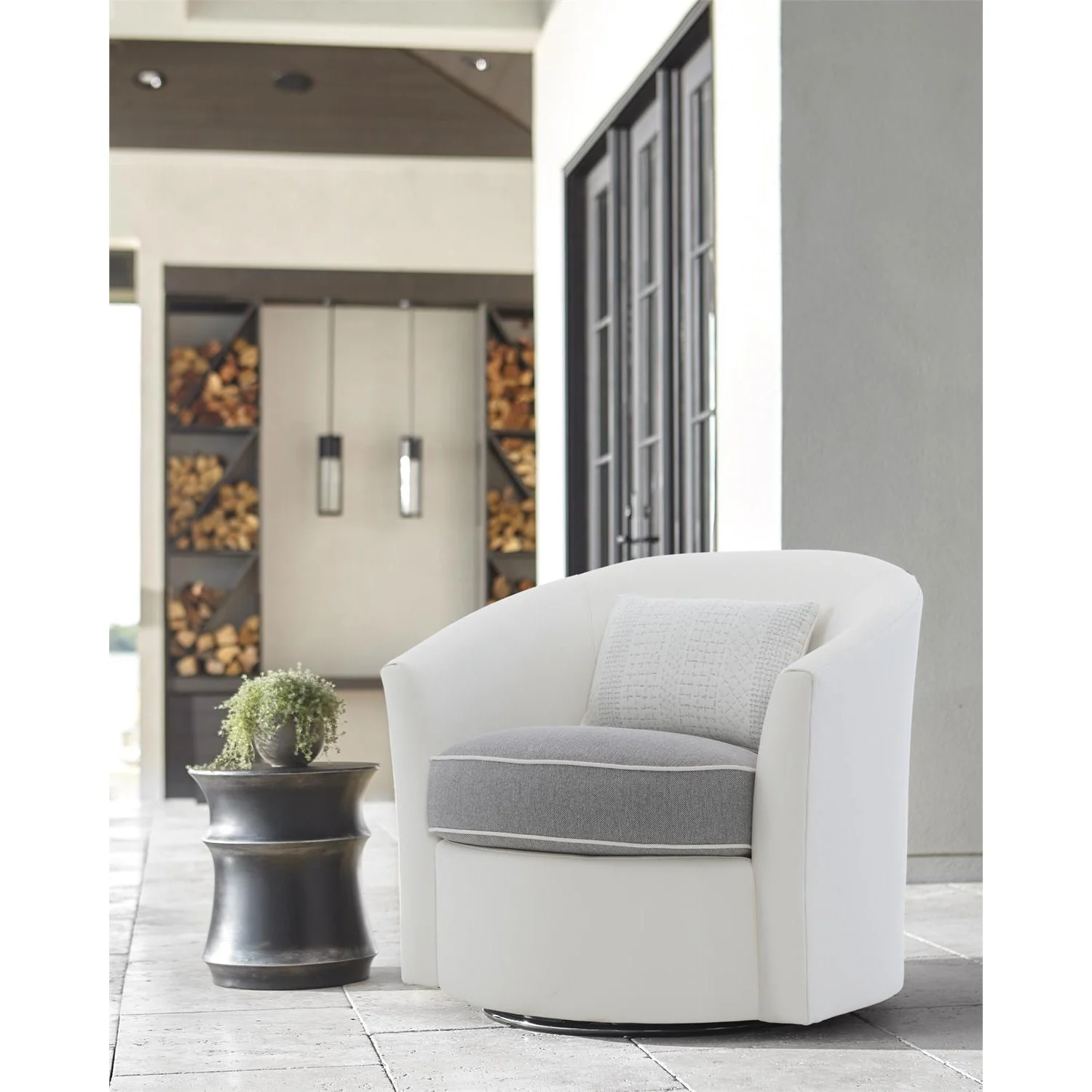 Bernhardt Exteriors Maya Round Accent Table Y25 - Image 3
