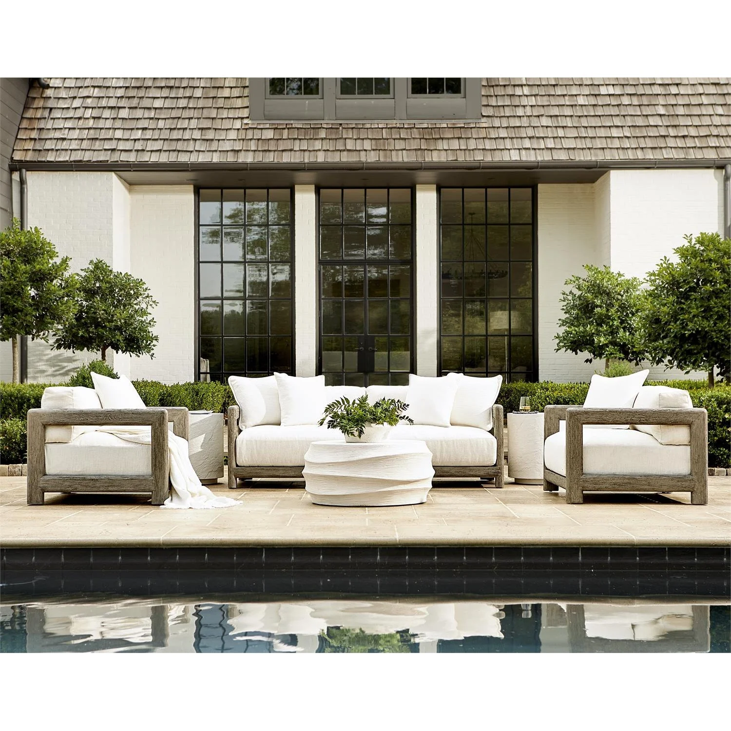 Bernhardt Exteriors Trapani Outdoor Side Table Y10 - Image 2