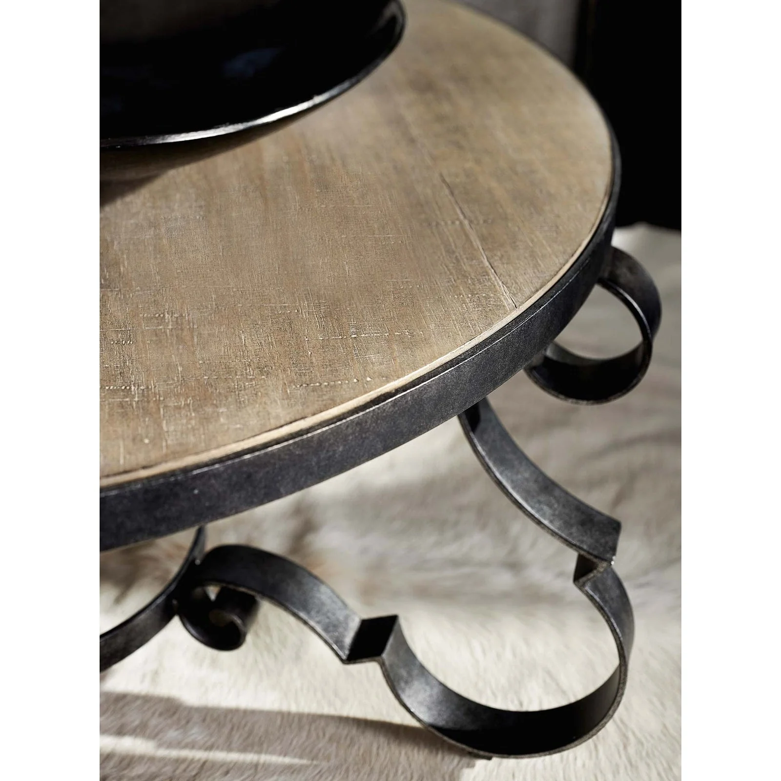 Bernhardt Villa Toscana Round Cocktail Table Y25 - Image 3