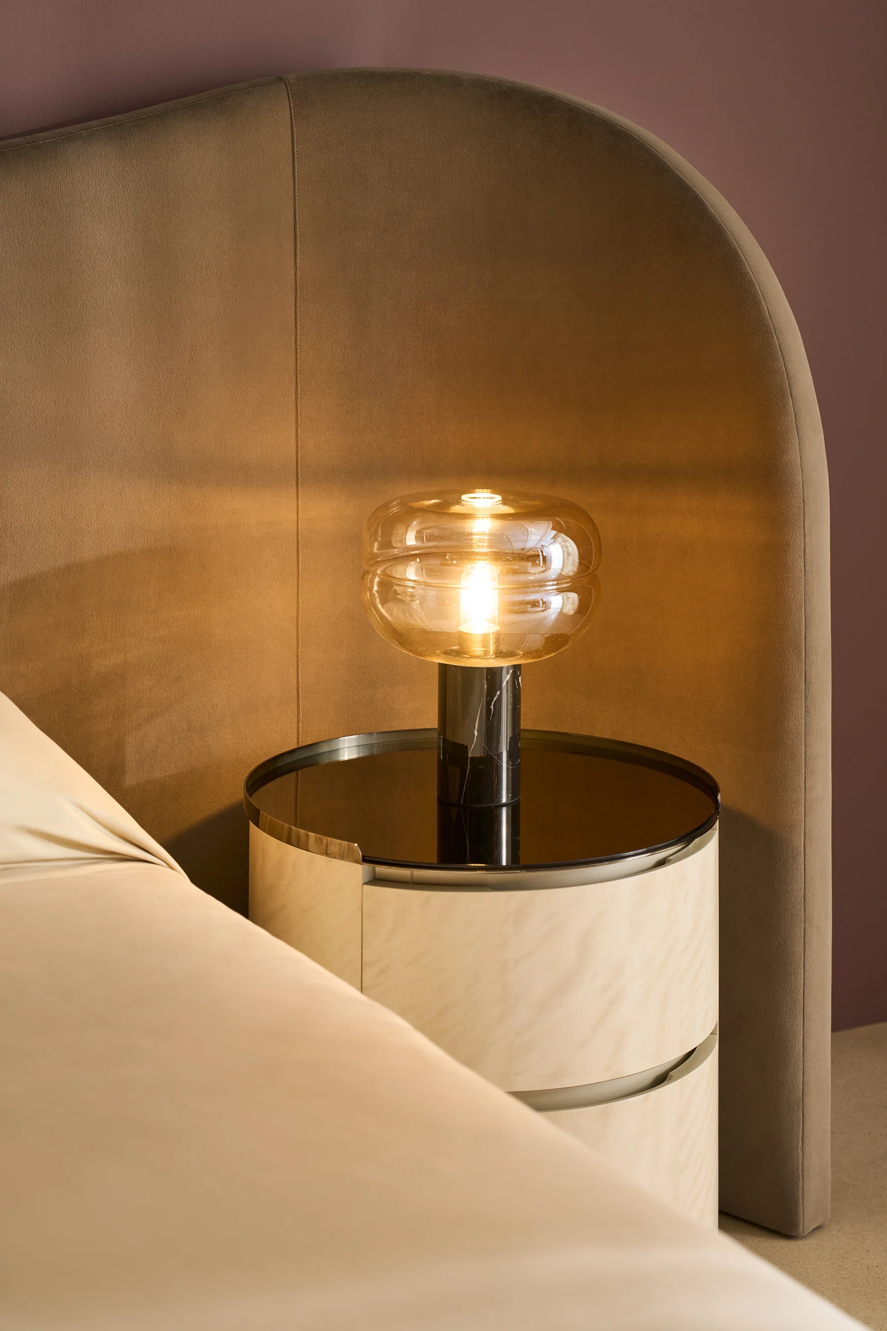 Caracole Classic Clio Bed - Image 4