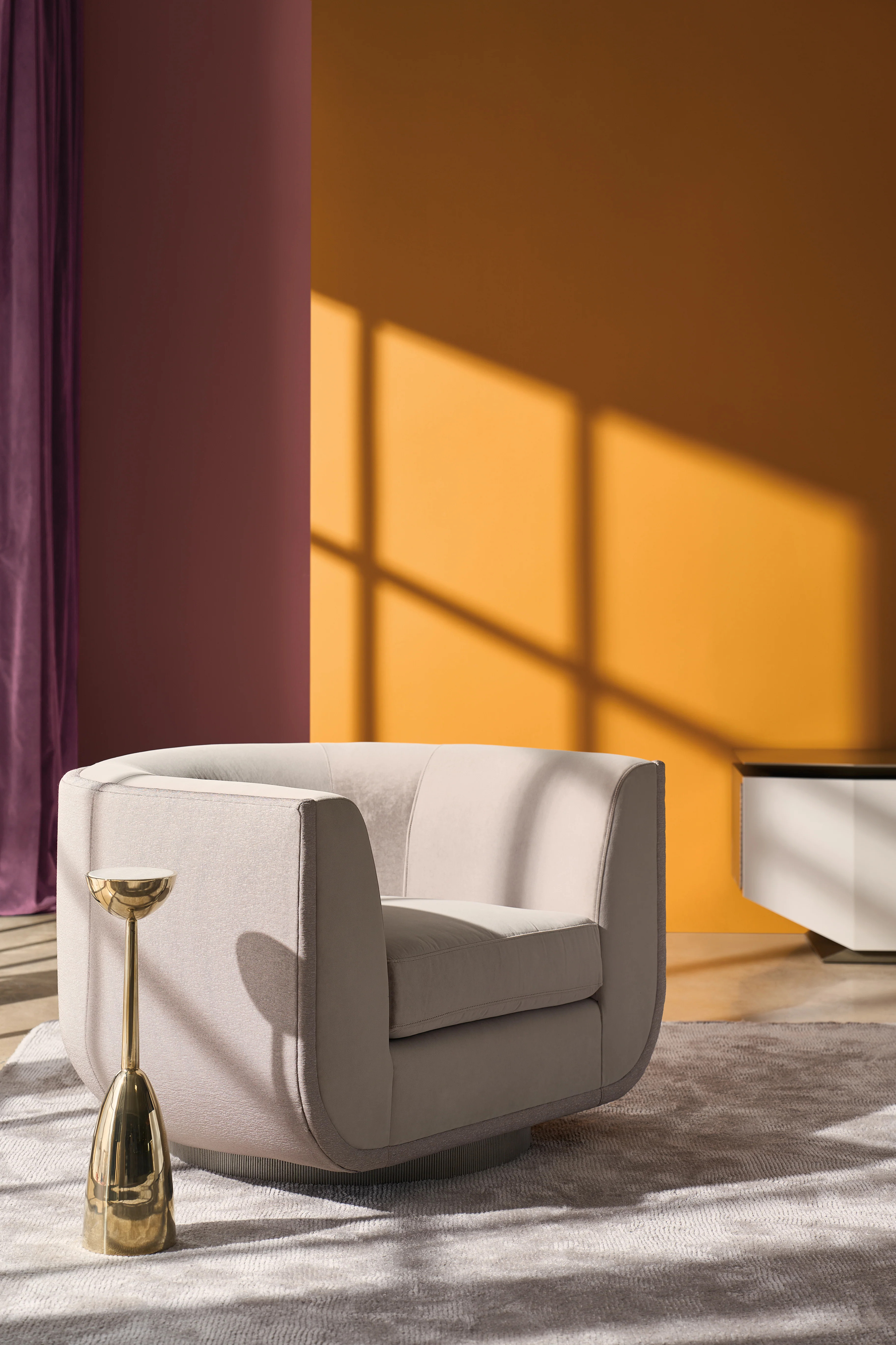 Caracole Classic Gamma End Table - Image 7