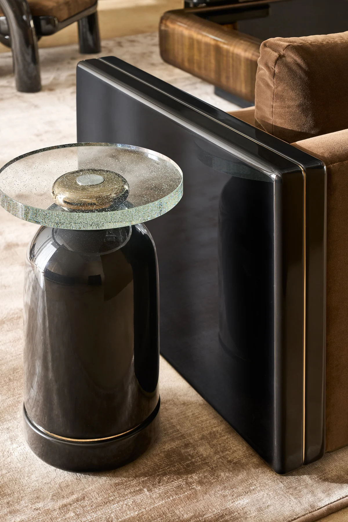 Caracole Classic Gelee Accent Table 415 - Image 3