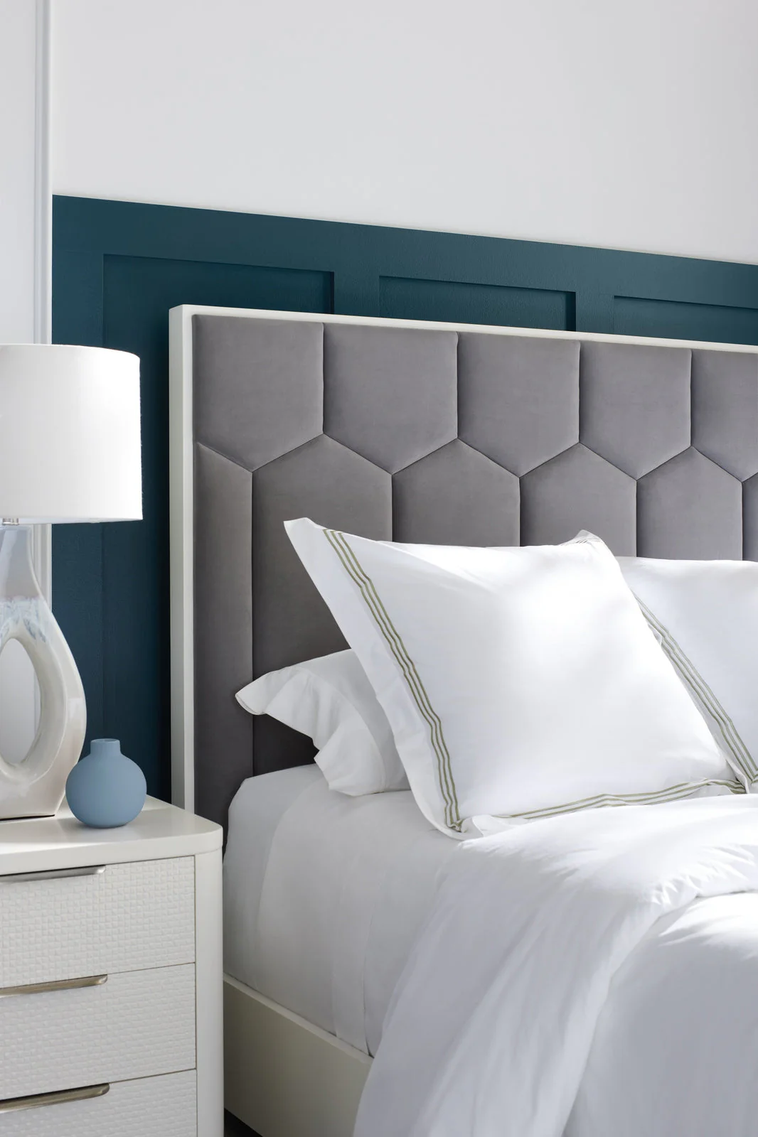 Caracole Classic Honey I'M Home King Bed INV - Image 4