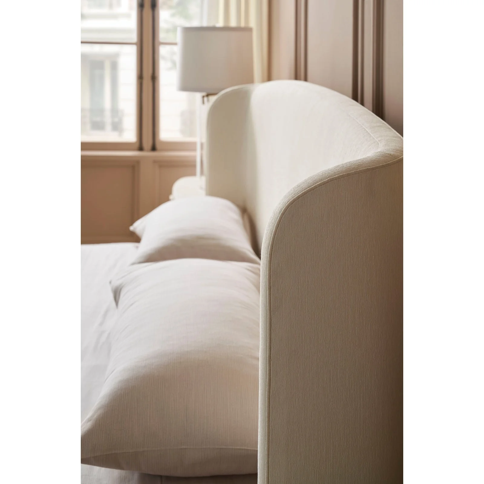 Caracole Classic Soft Embrace Bed - Image 4