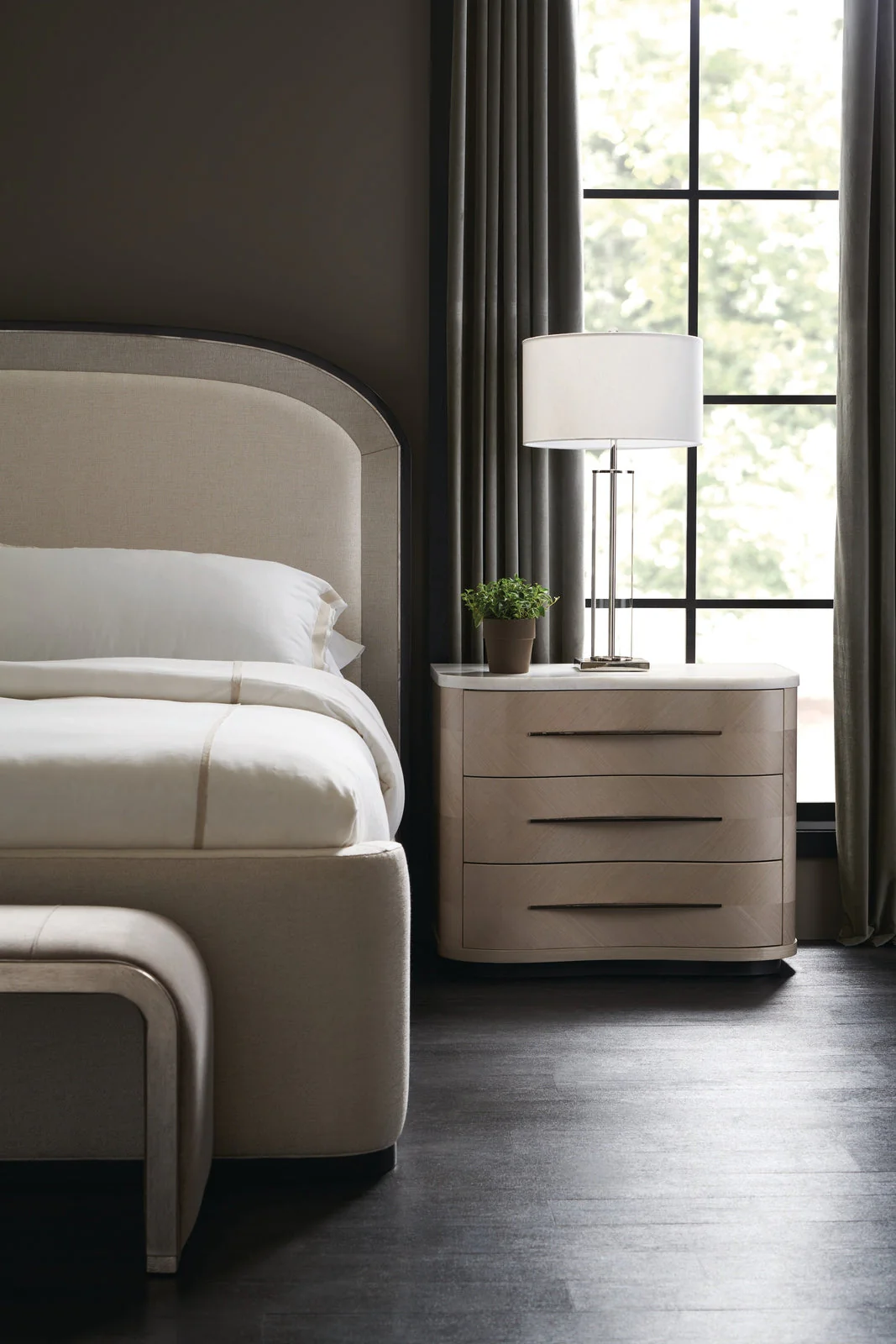 Caracole Classic Traverse Bench - Image 4