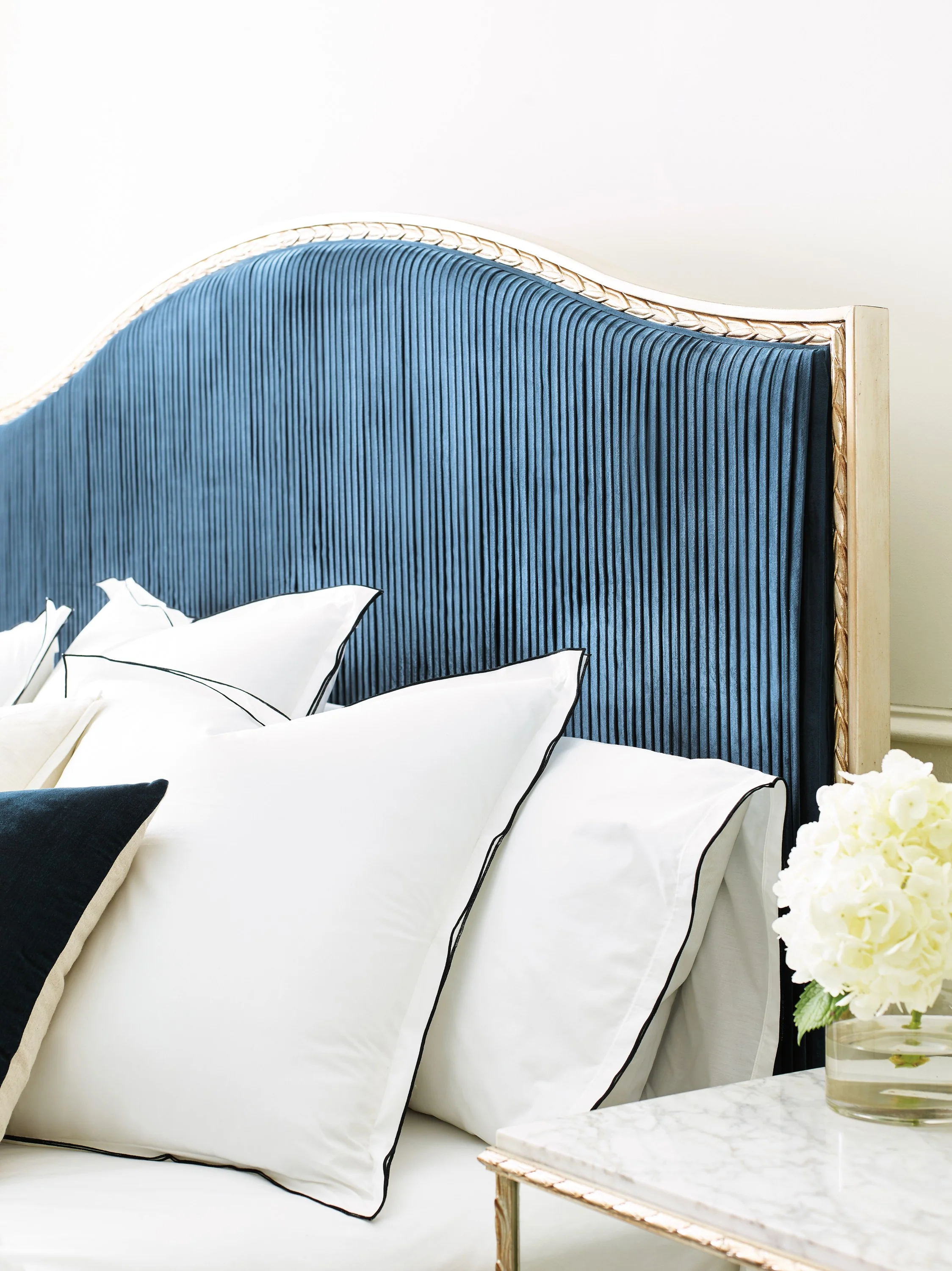 Caracole Fontainebleau Platform Bed - Image 14