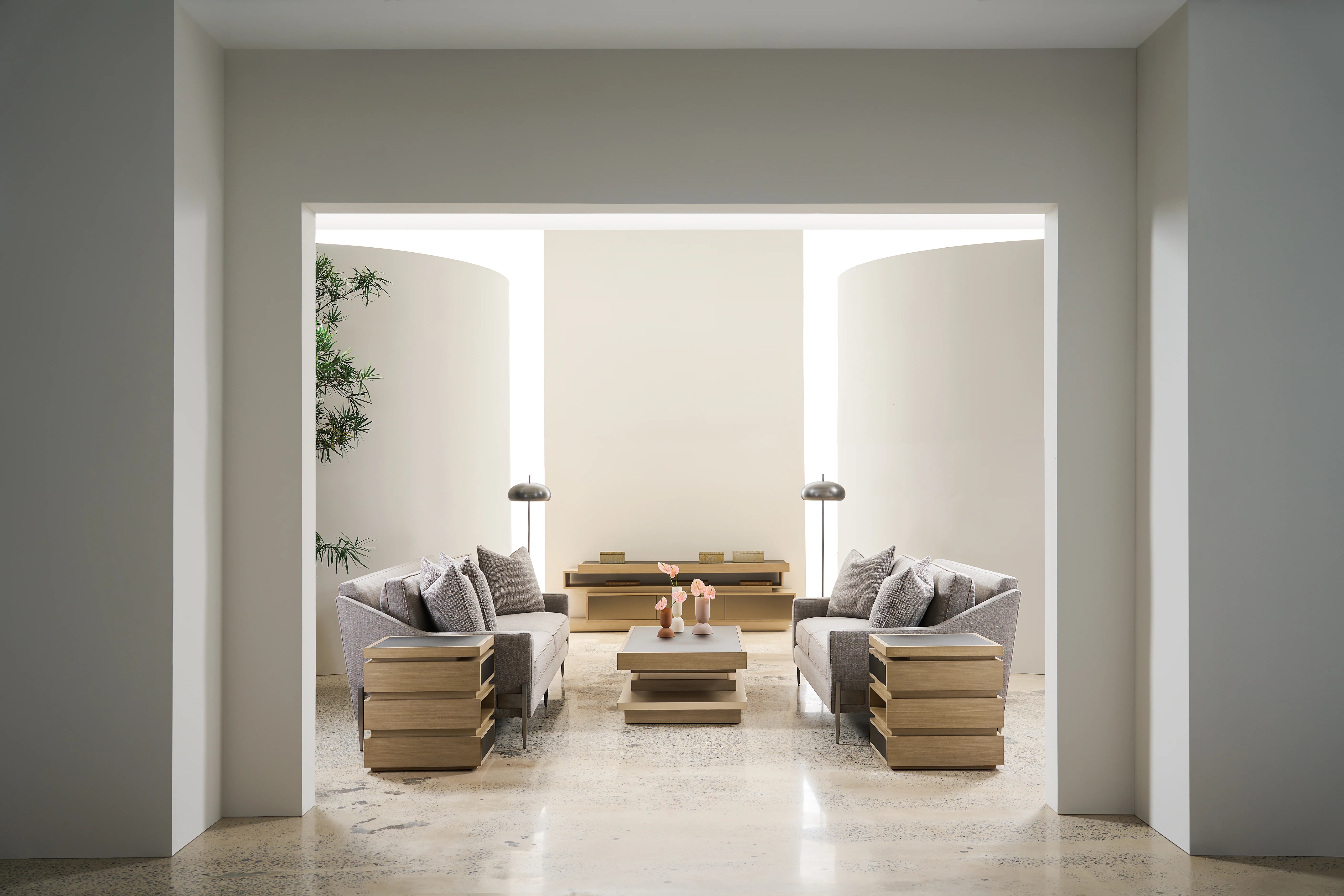 Caracole La Moda End Table Petite - Image 4