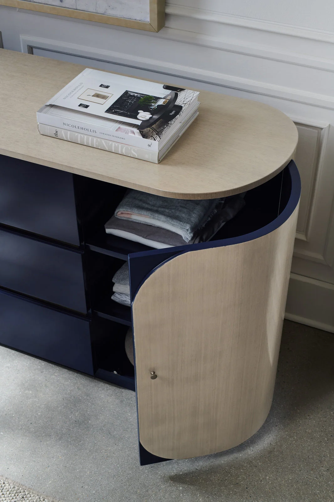 Caracole Modern La Moda Da Vita Dresser Clearance - Image 2