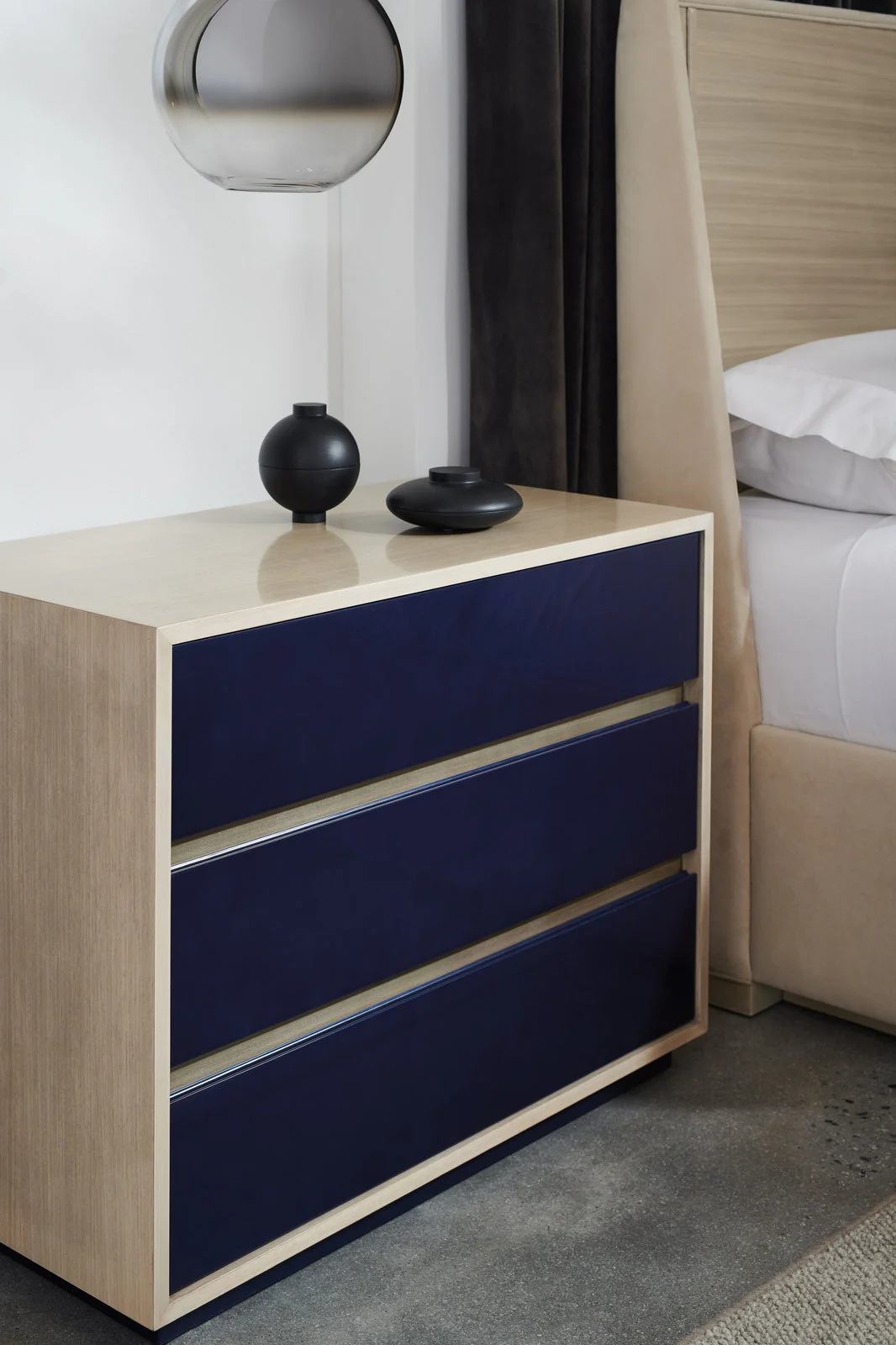 Caracole Modern La Moda Da Vita Large Nightstand - Image 2