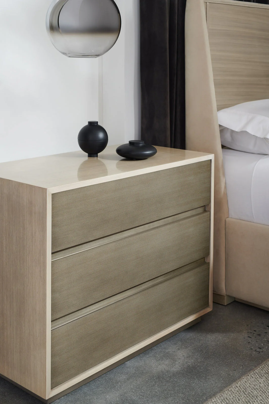 Caracole Modern La Moda Da Vita Large Nightstand - Image 5