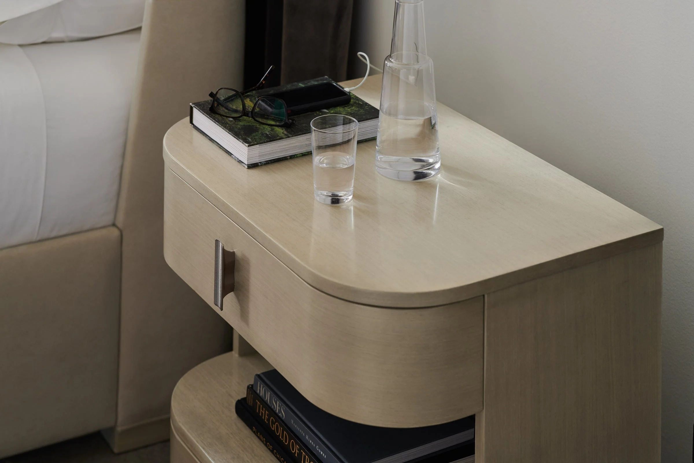 Caracole Modern La Moda Da Vita Open Nightstand - Image 2