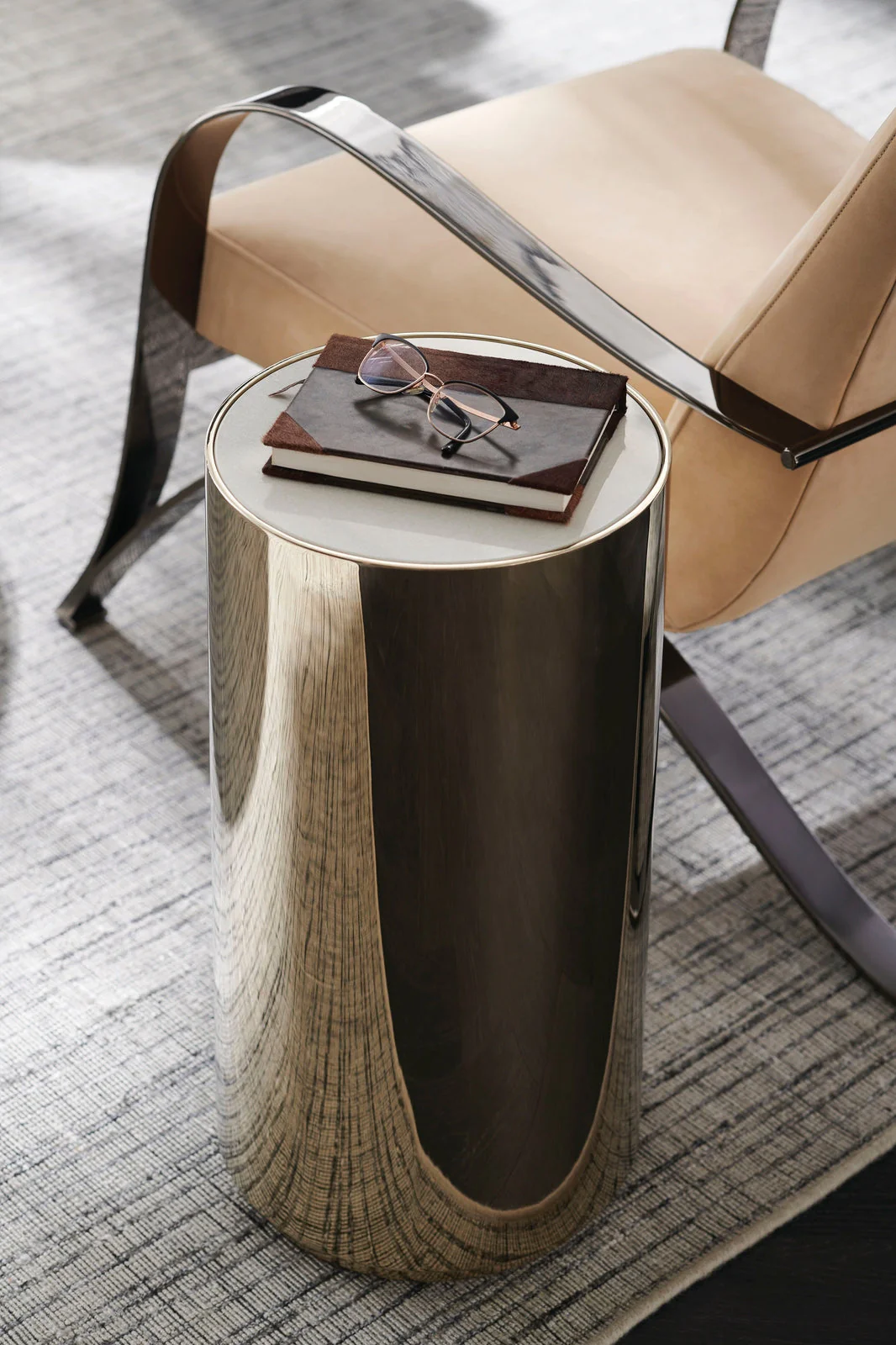 Caracole Signature Metropolitan Round About-Short Accent Table INV - Image 3
