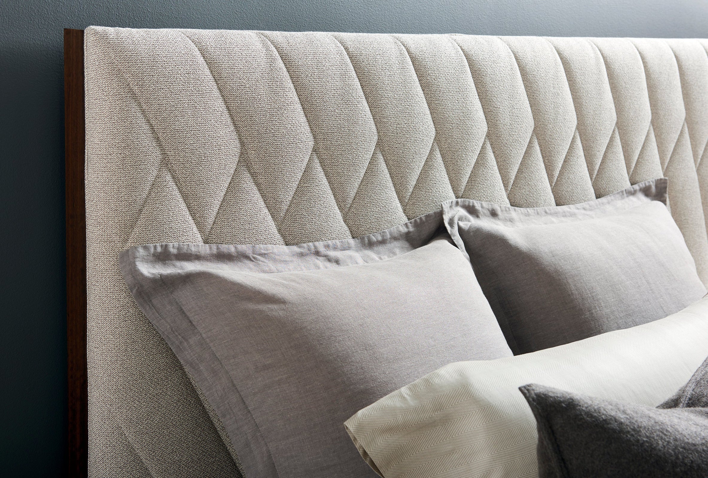 Caracole Streamline Queen Bed - Image 4