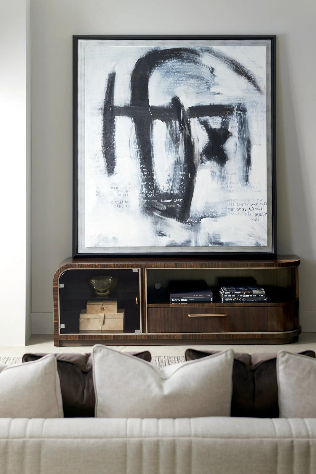 Caracole Streamline Moderne Sofa Clearance - Image 4