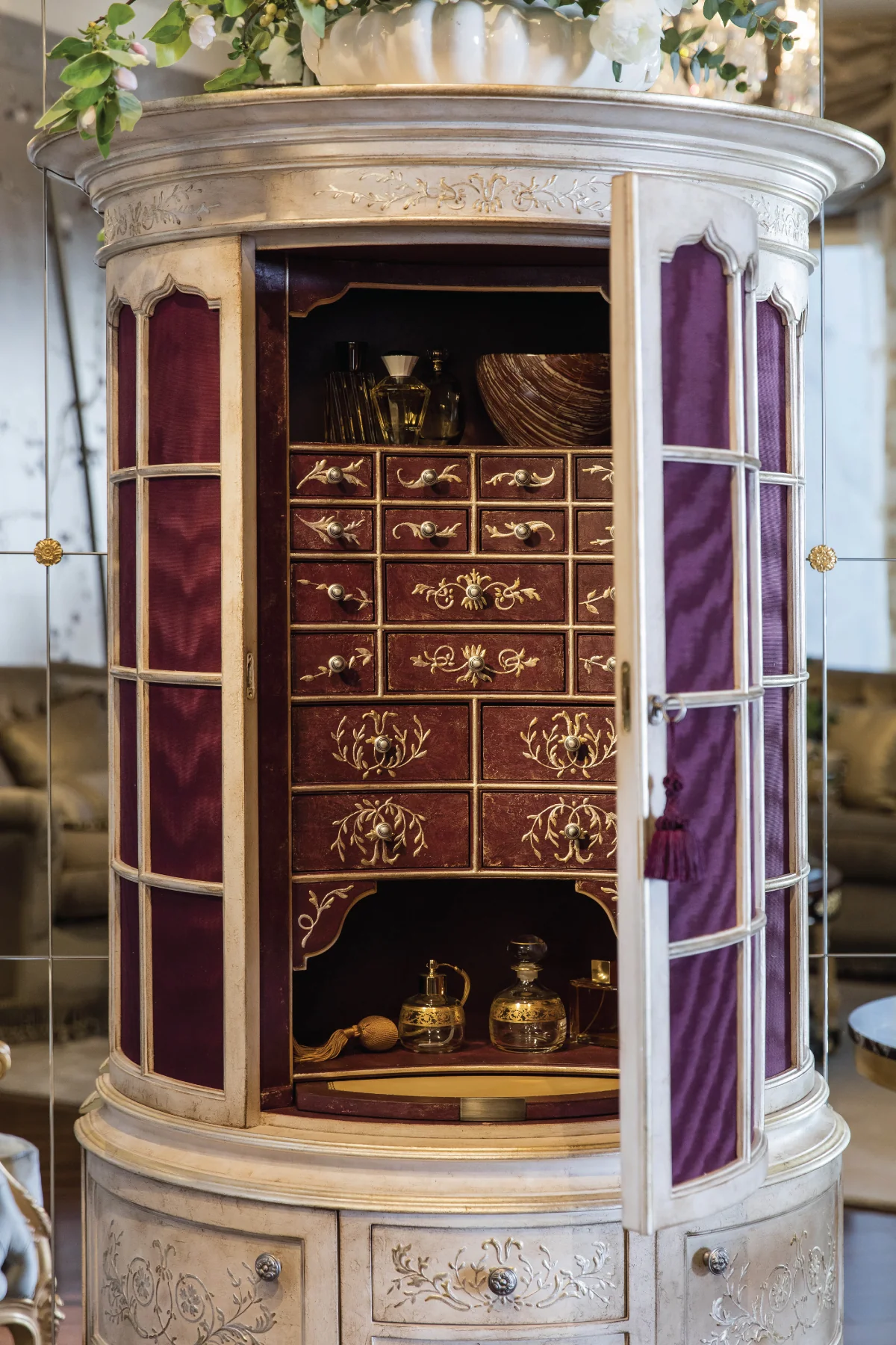 Classico Display Cabinet - Image 2