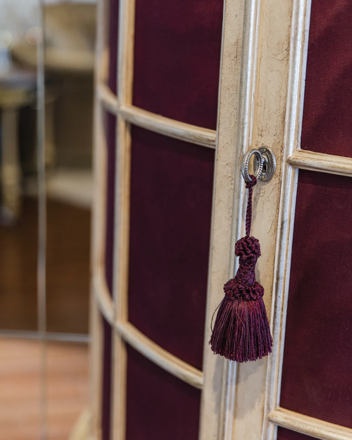 Classico Display Cabinet - Image 3