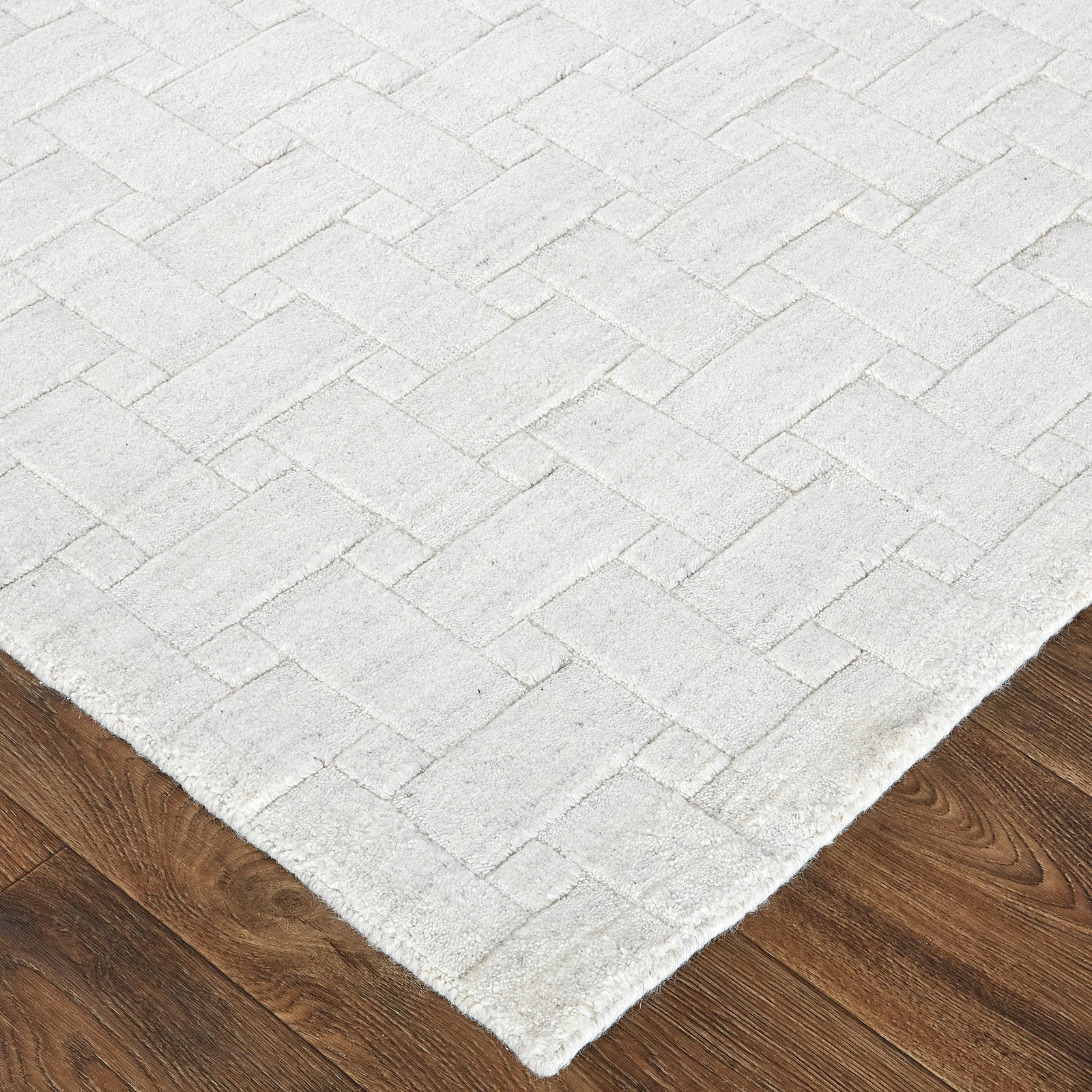 Feizy Redford 8669F Transitional Solid in White/Silver - Image 3