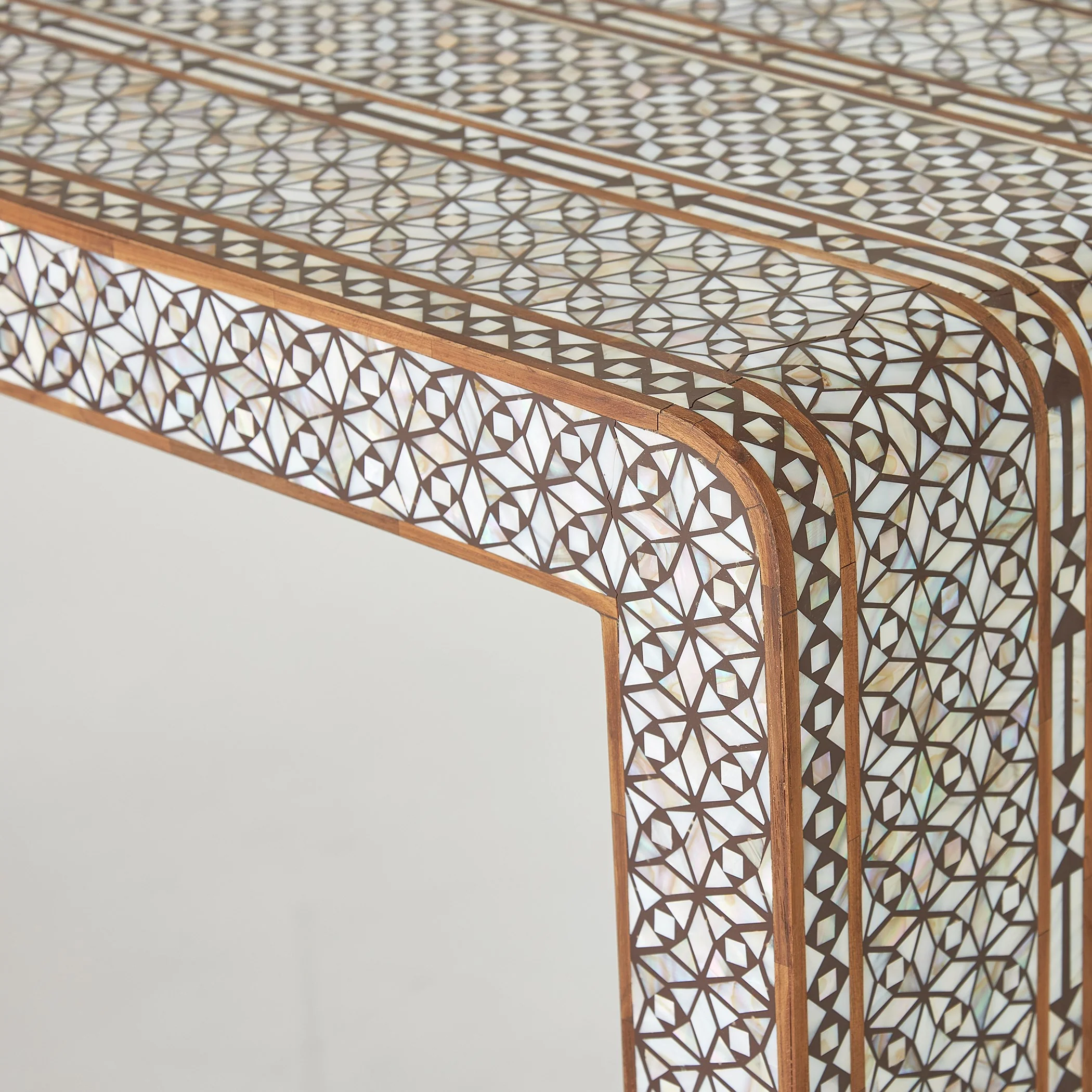 Global Views Aravalli Console - Image 5