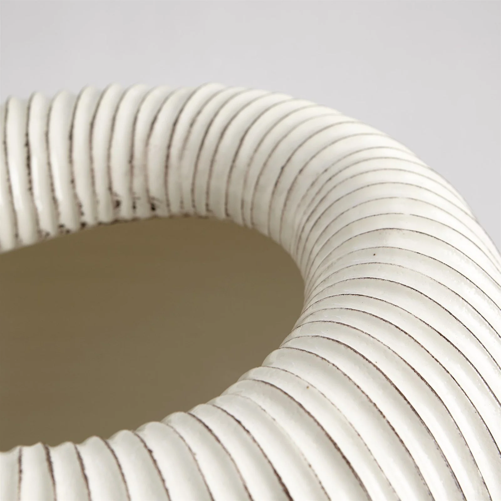 Global Views Baleen Cachepot-Ivory w/Brown Edges - Image 2