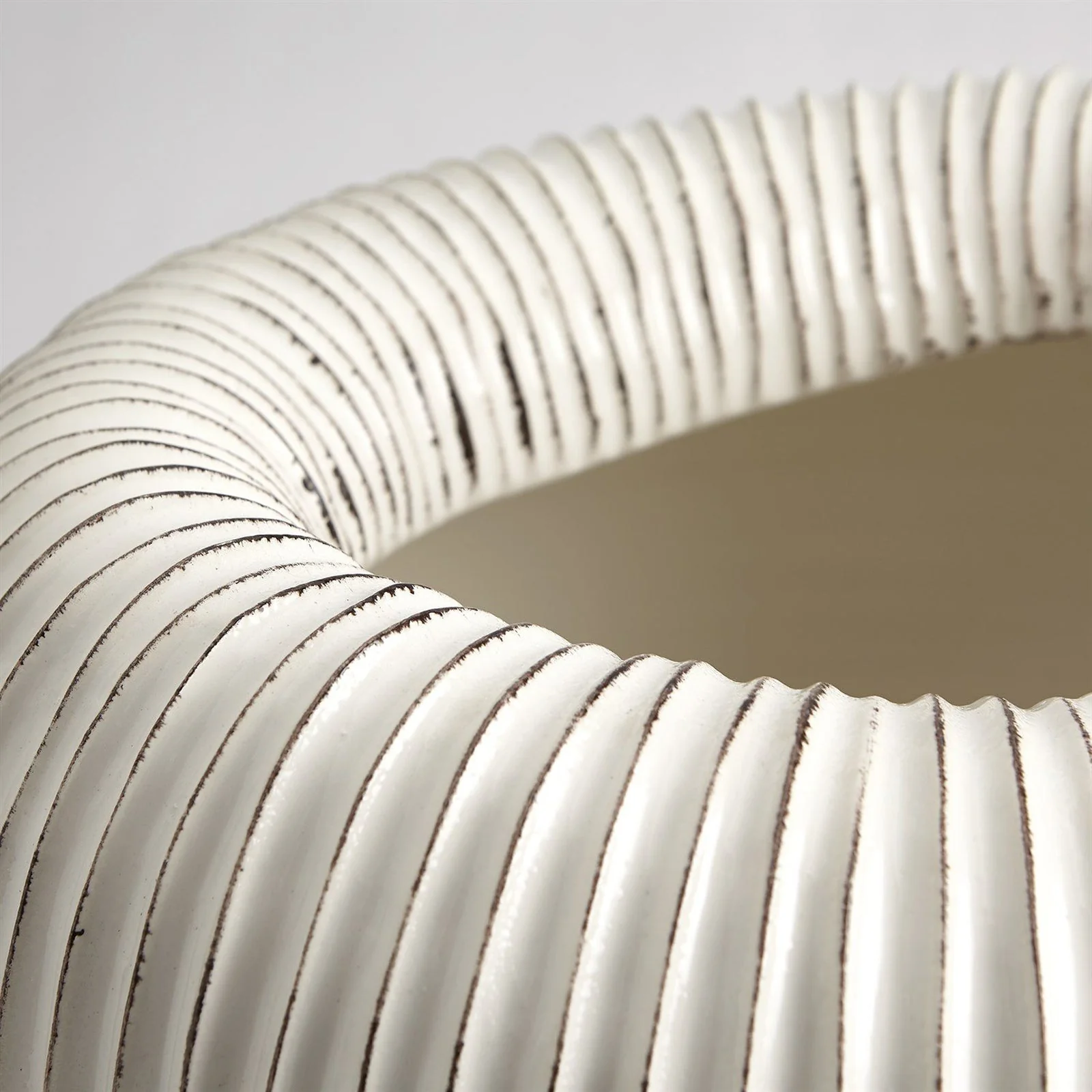 Global Views Baleen Cachepot-Ivory w/Brown Edges - Image 4