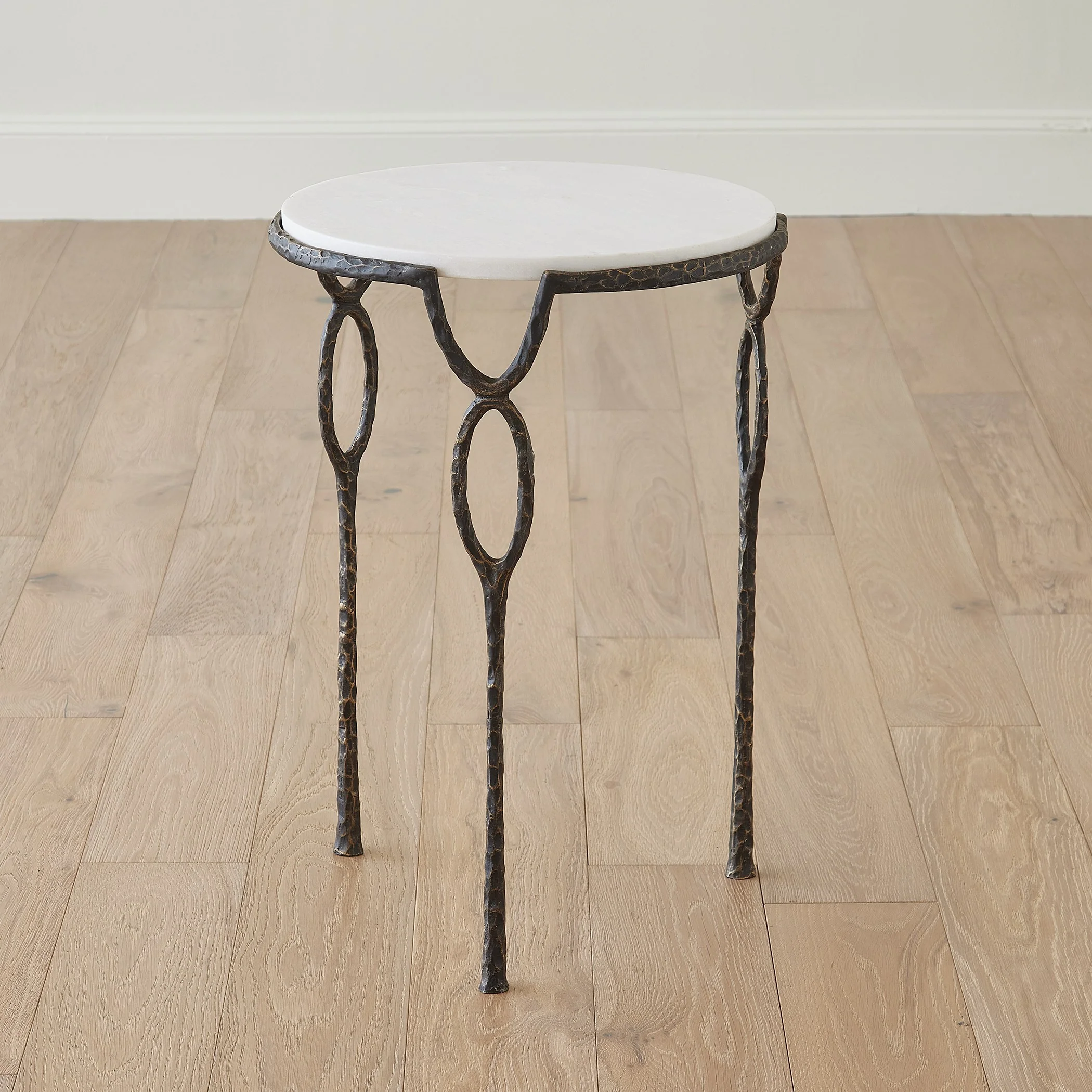 Global Views Chiseled Loop Table - Image 3