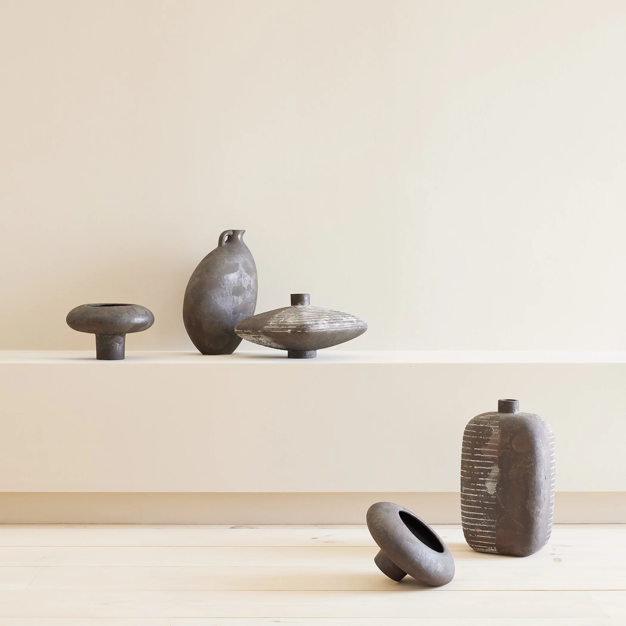 Global Views Diviners Vessel Soot - Image 7