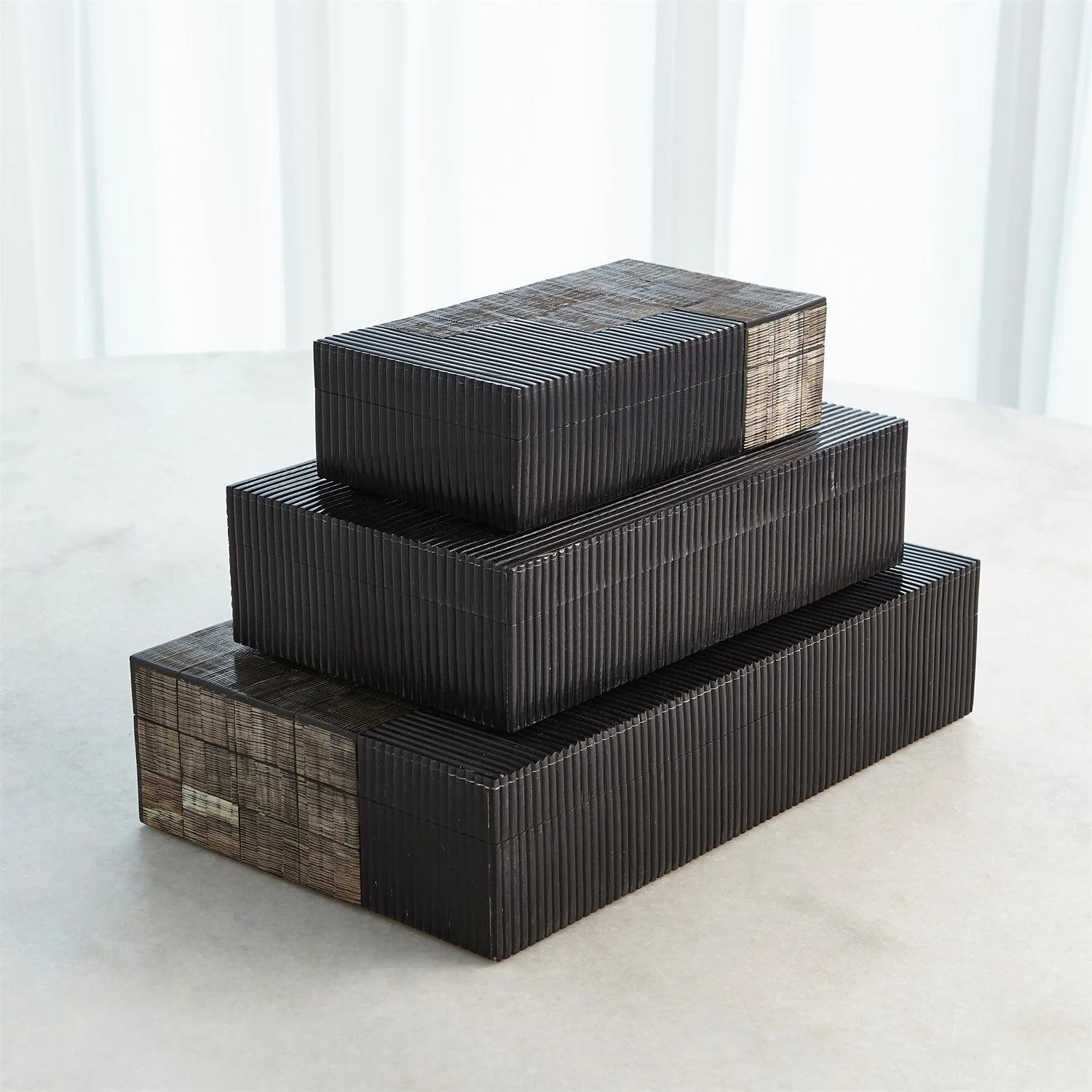 Global Views Gilles Ribbed Horn/Resin Box - Image 4