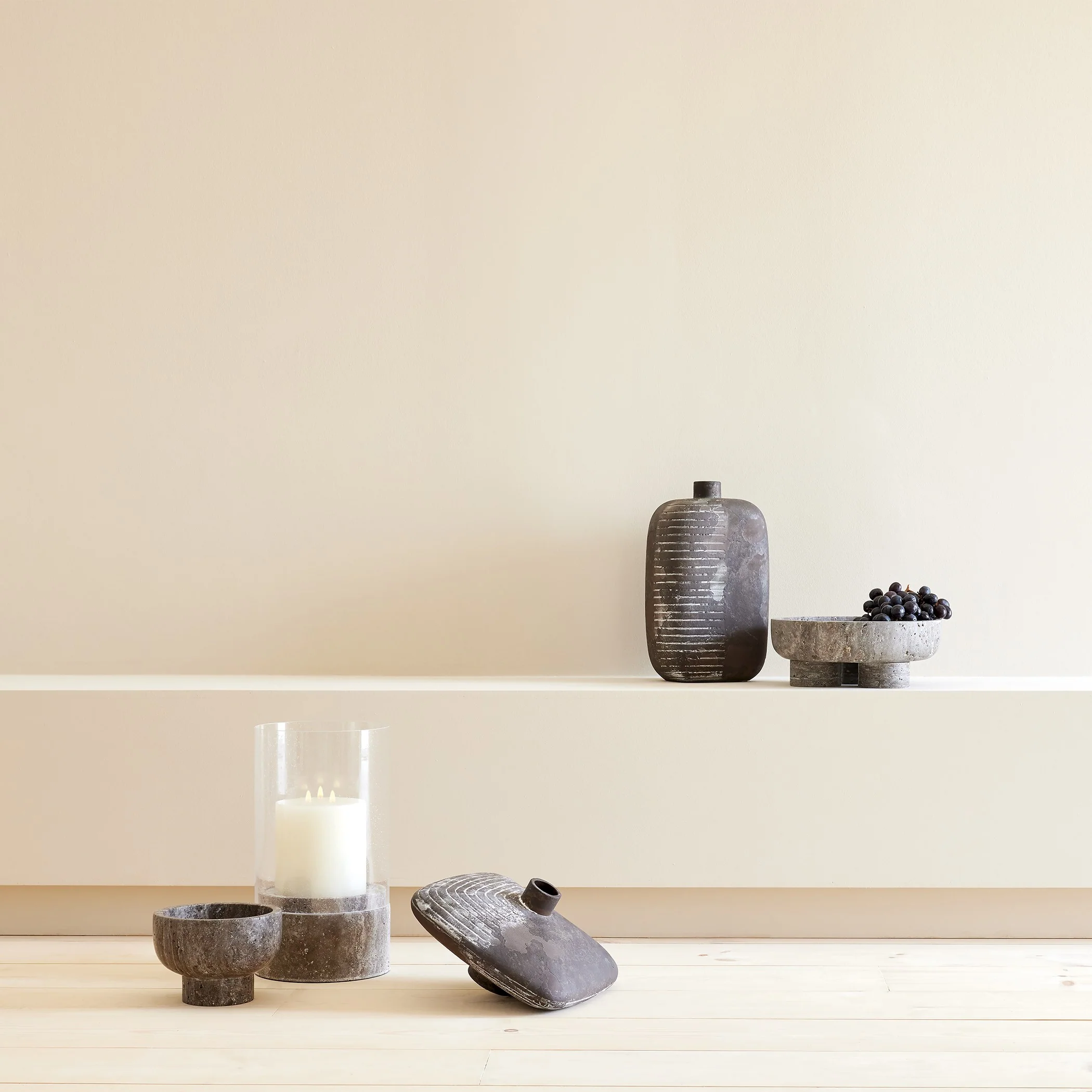 Global Views Lantern Vase Soot - Image 9
