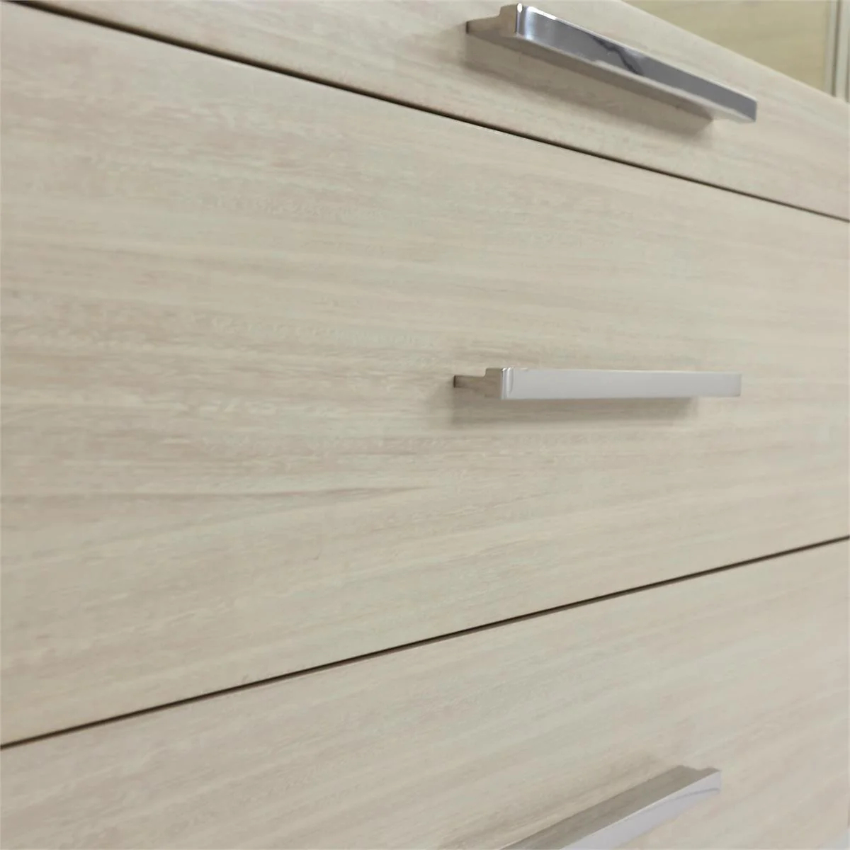 John Richard Beachside Nine-Drawer Dresser - Image 3