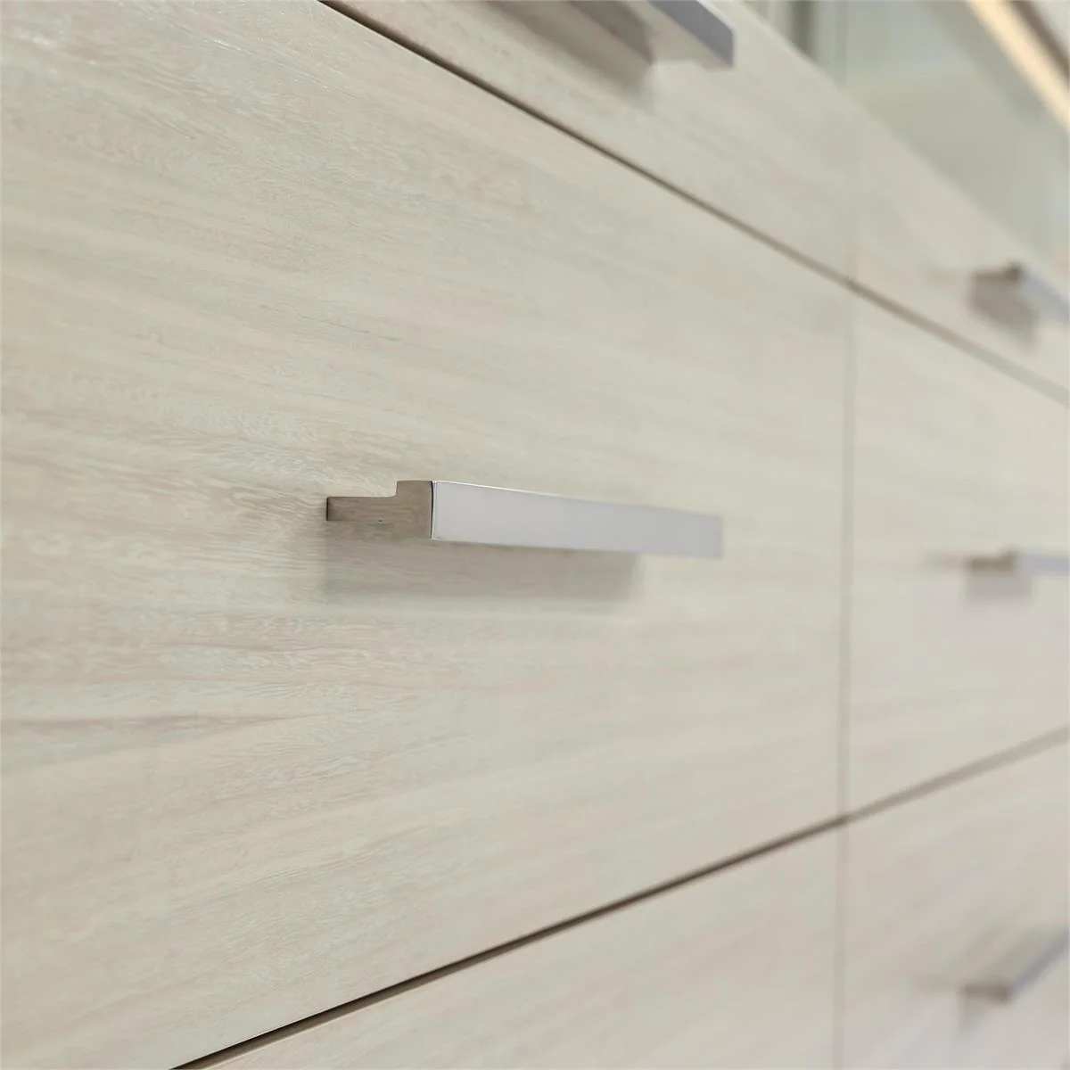 John Richard Beachside Nine-Drawer Dresser - Image 5