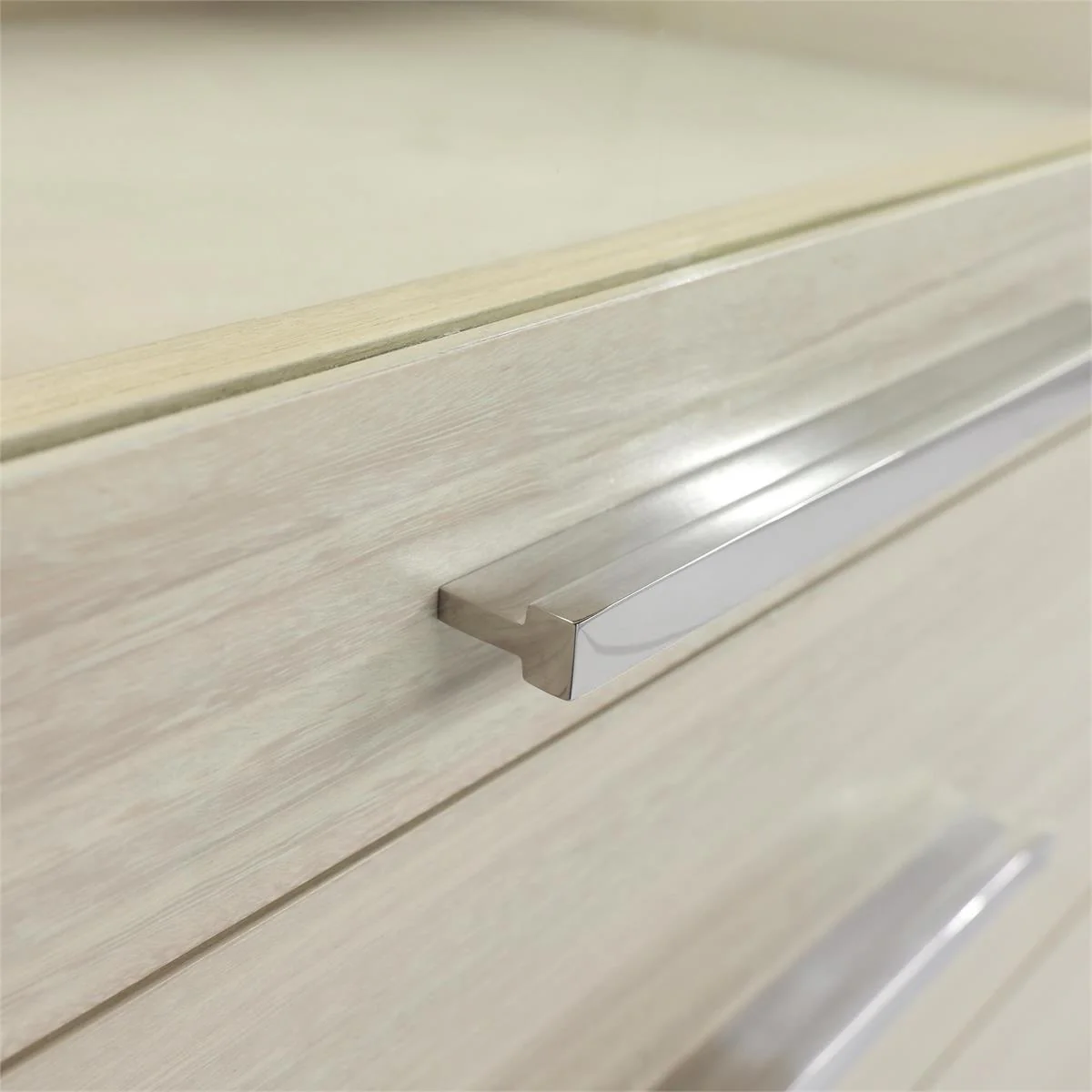 John Richard Beachside Nine-Drawer Dresser - Image 7