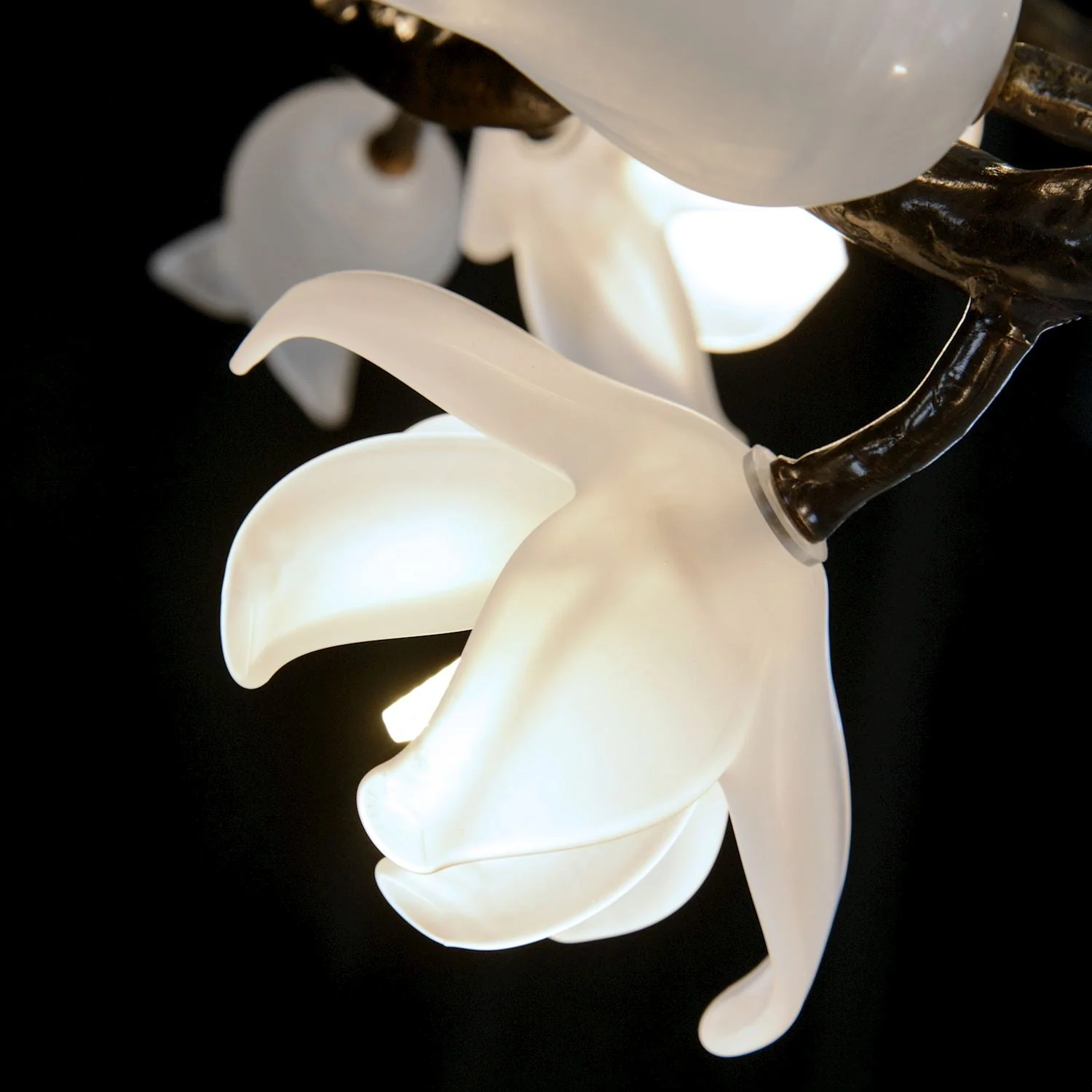 John Richard Churippu Magnolia & Tulip Glass Bronze Vertical Twenty-One Light Chandelier - Image 5