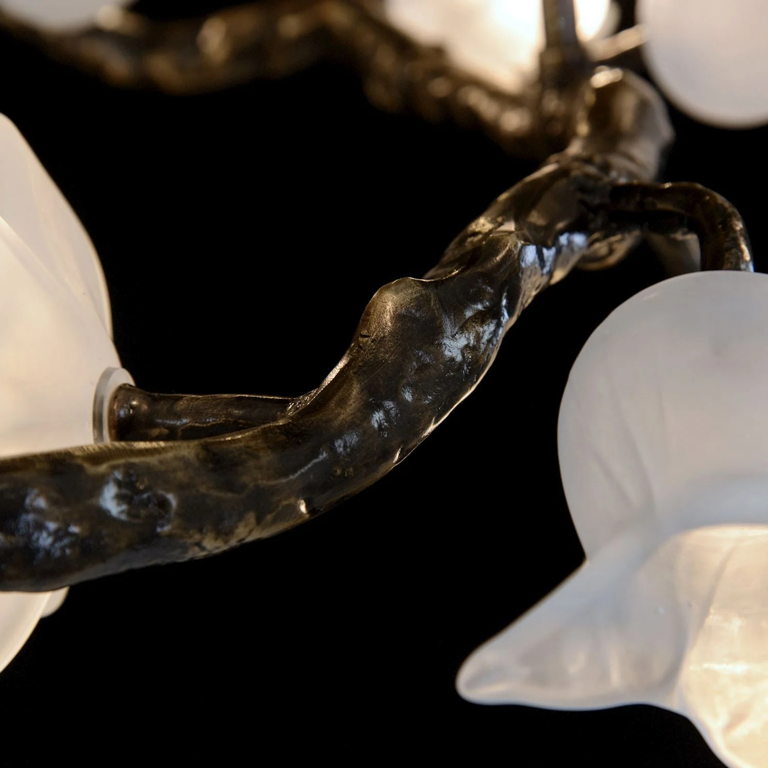 John Richard Churippu Magnolia & Tulip Glass Bronze Vertical Twenty-One Light Chandelier - Image 7
