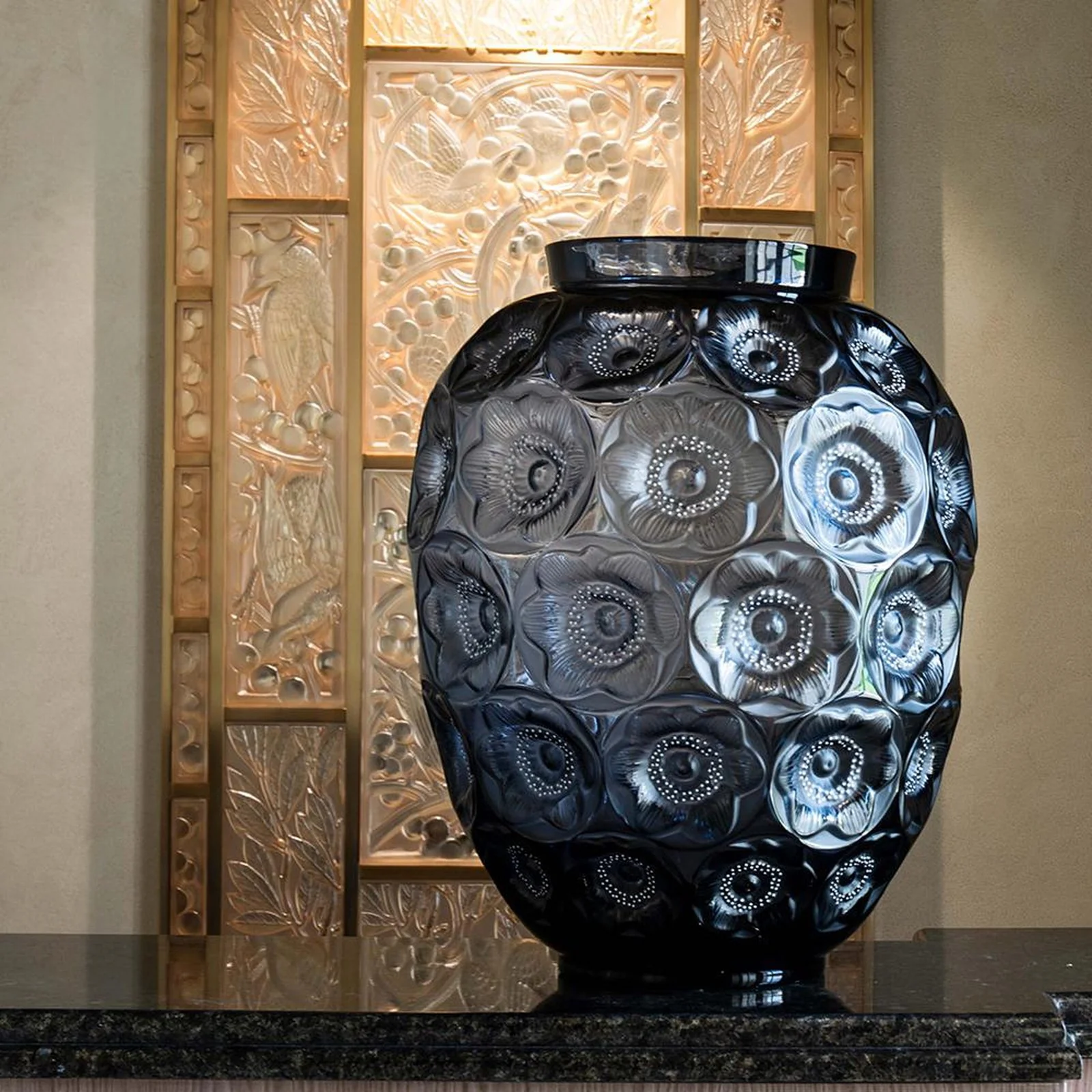Lalique Anemones Grand Vase - Image 3