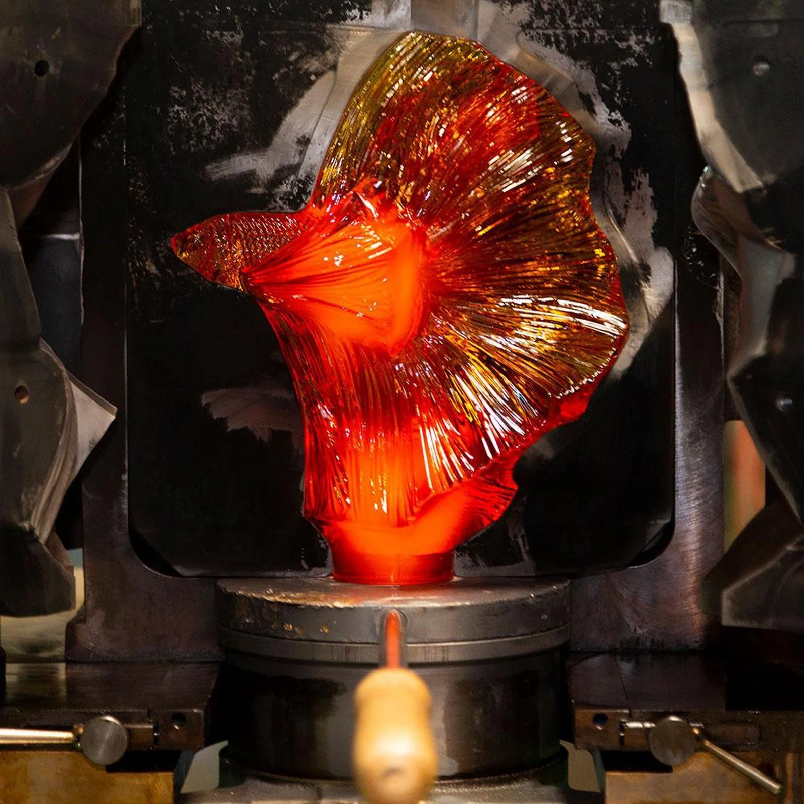Lalique Fighting Fish Large Sculpture - Image 3