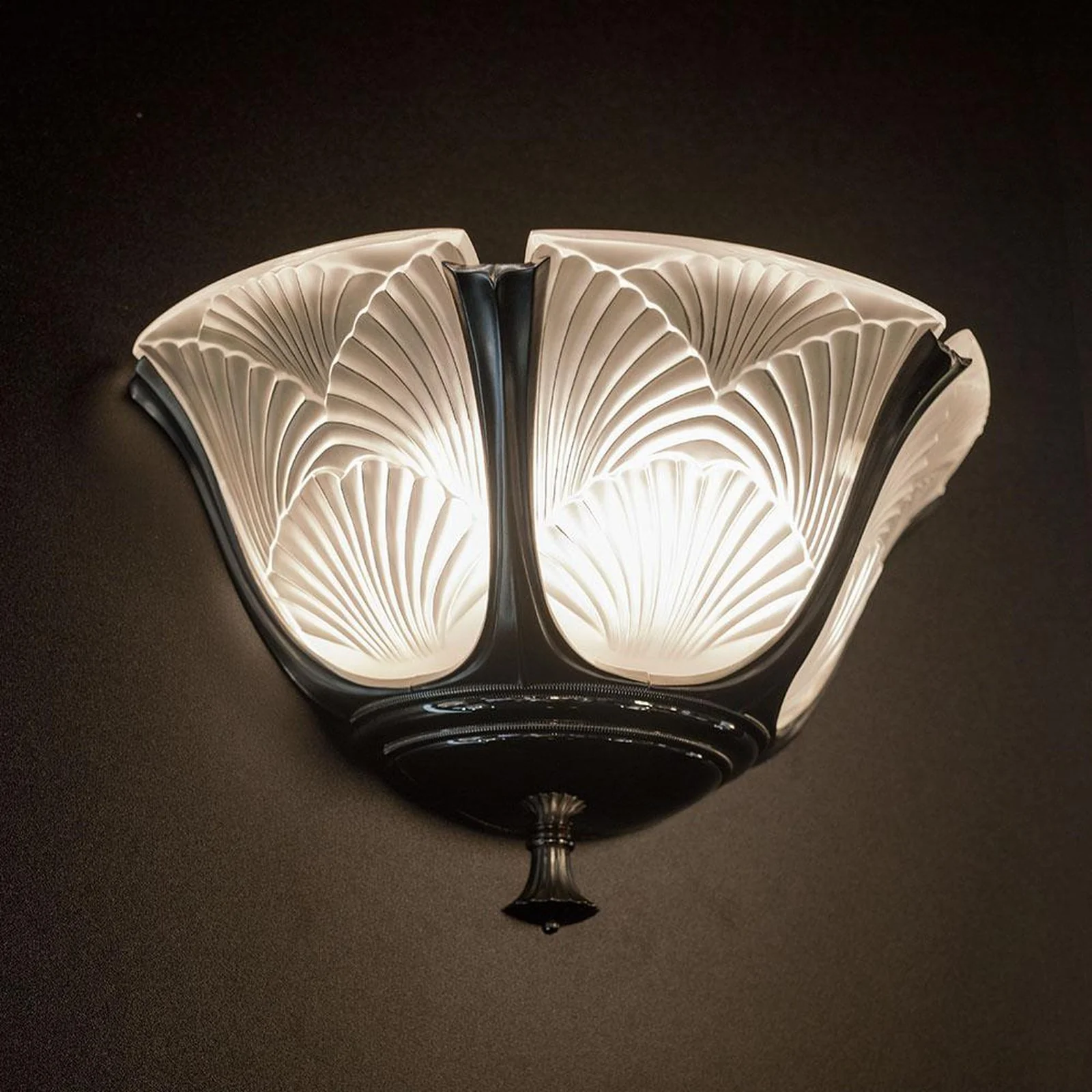 Lalique Ginkgo Medium Wall Sconce - Image 2