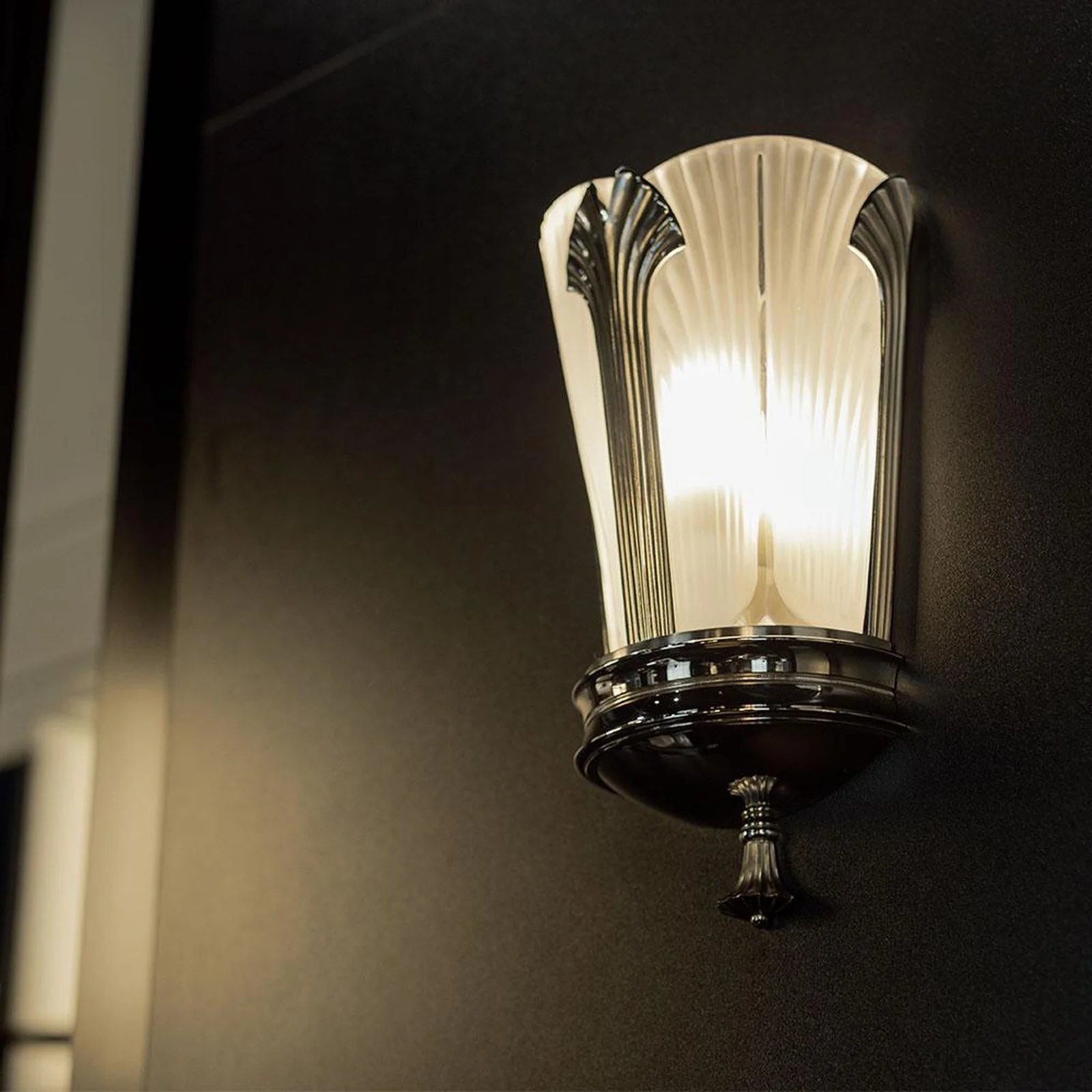 Lalique Ginkgo Small Wall Sconce - Image 2