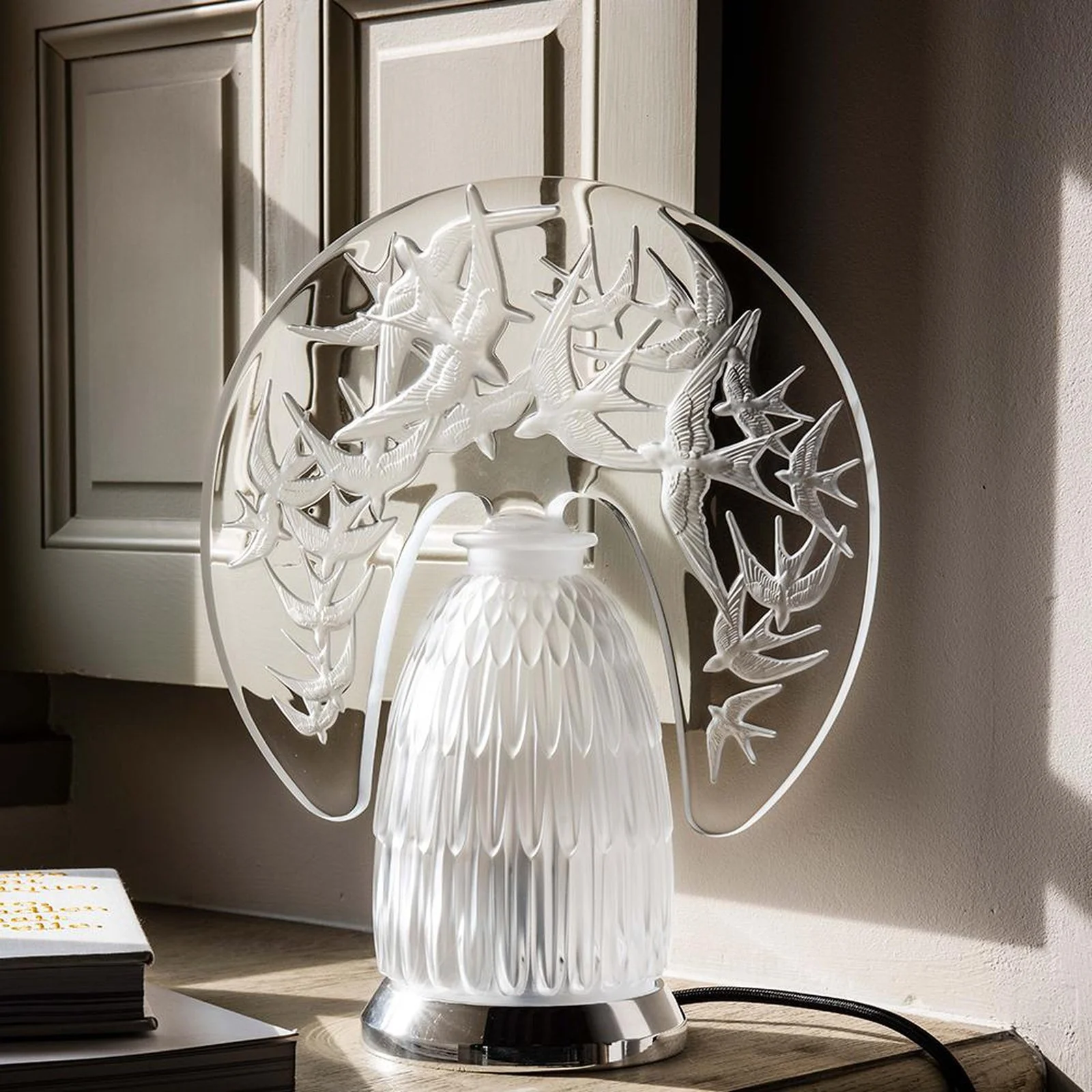 Lalique Hirondelles Lamp - Image 4