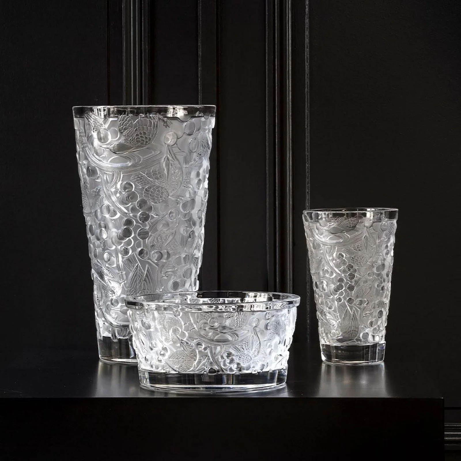Lalique Merles Et Raisins Medium Vase - Image 3