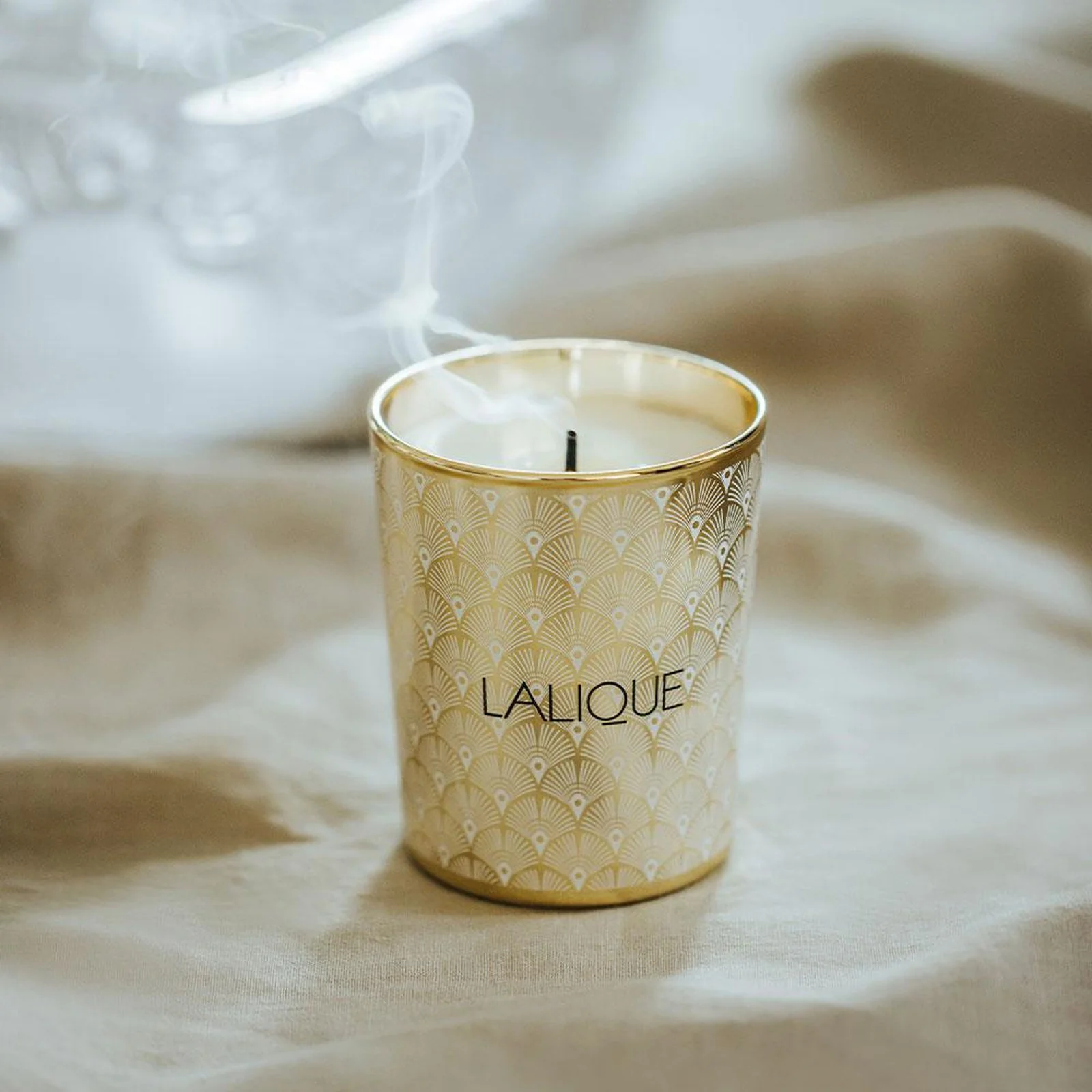 Lalique Noir Premier Plume Blanche 1901 Scented Candle - Image 4