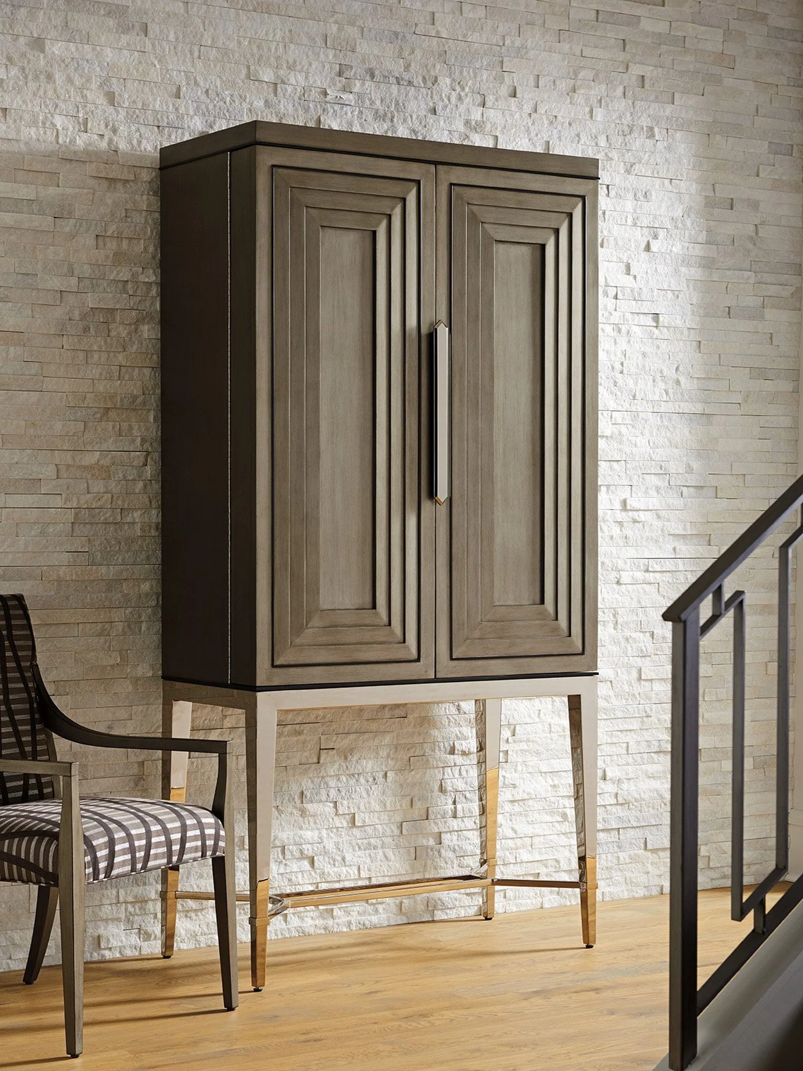 Lexington Ariana Cheval Bar Cabinet - Image 2
