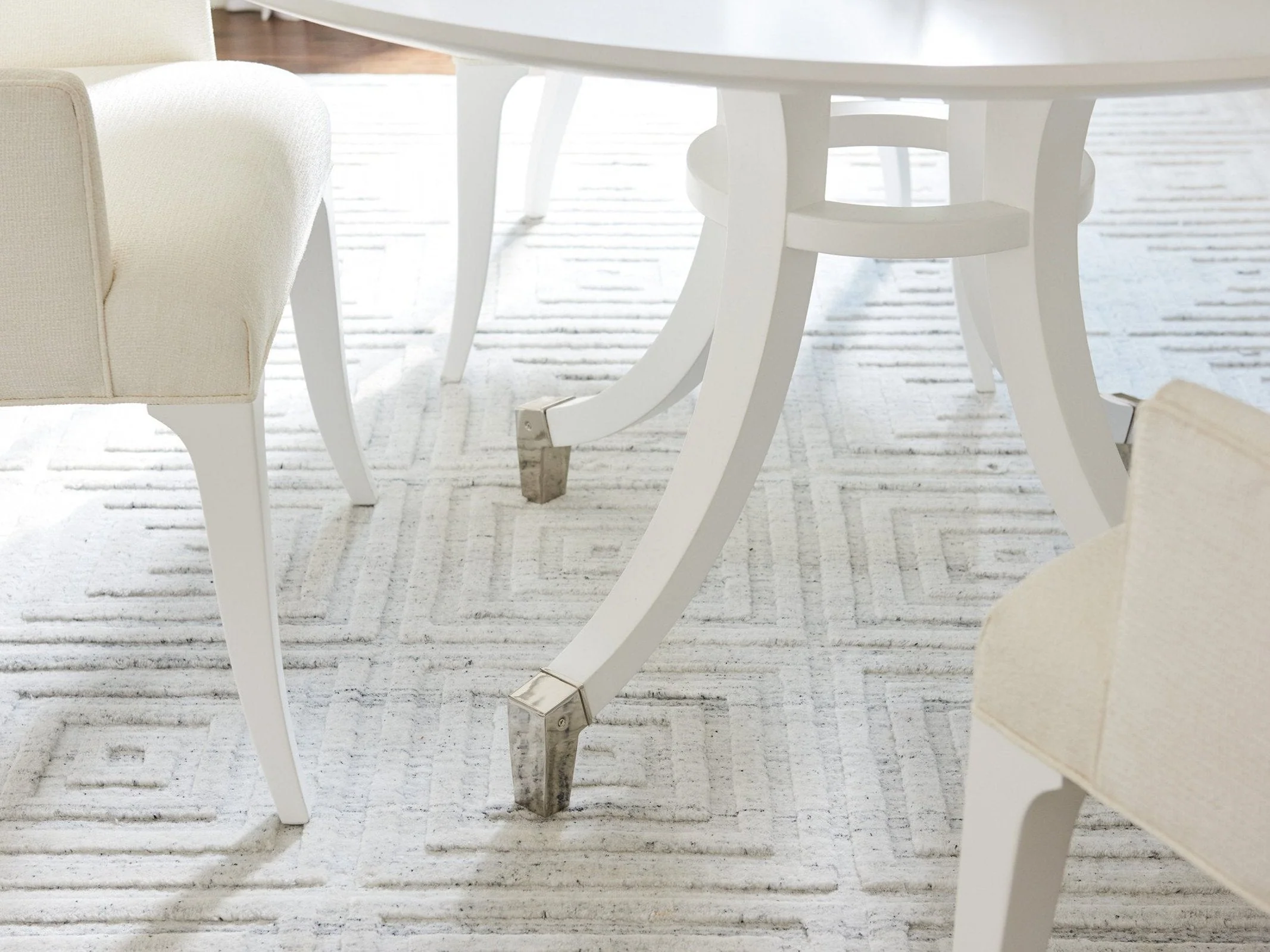 Lexington Avondale Lombard Round Dining Table - Image 9
