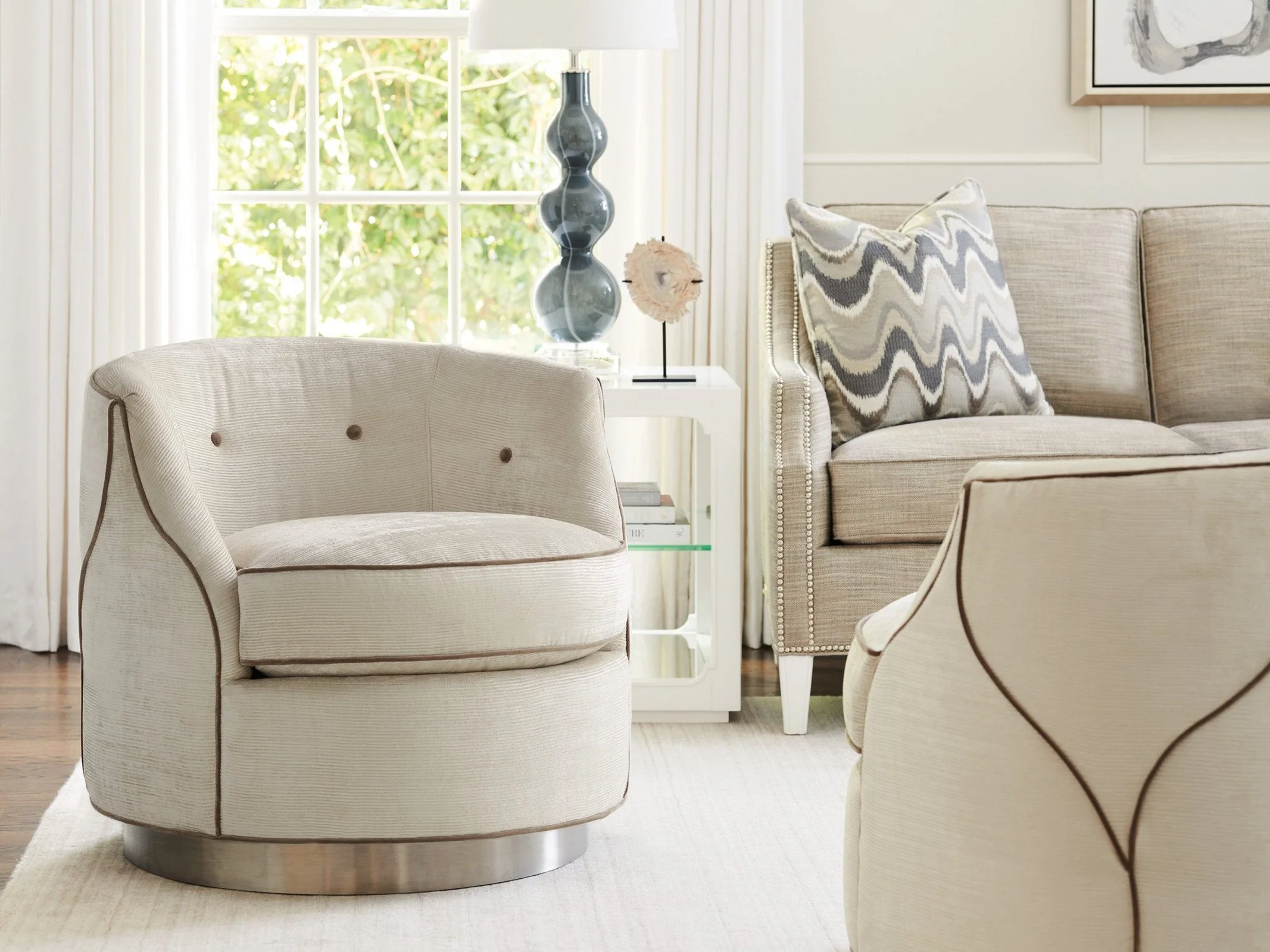 Lexington Avondale Robertson Swivel Chair - Image 5